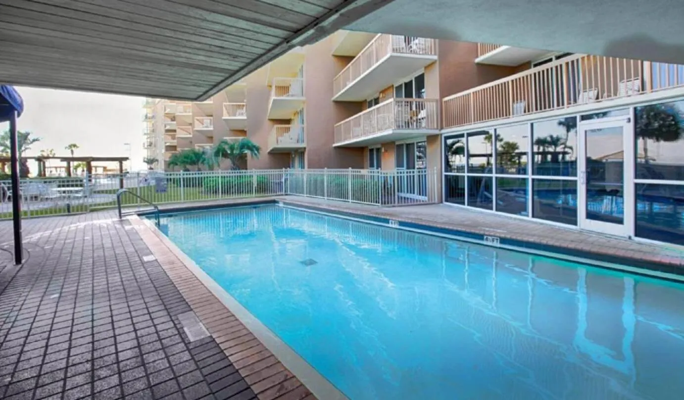 Swimming pool in Just Updated - Beachfront Ocean view, 19th Floor