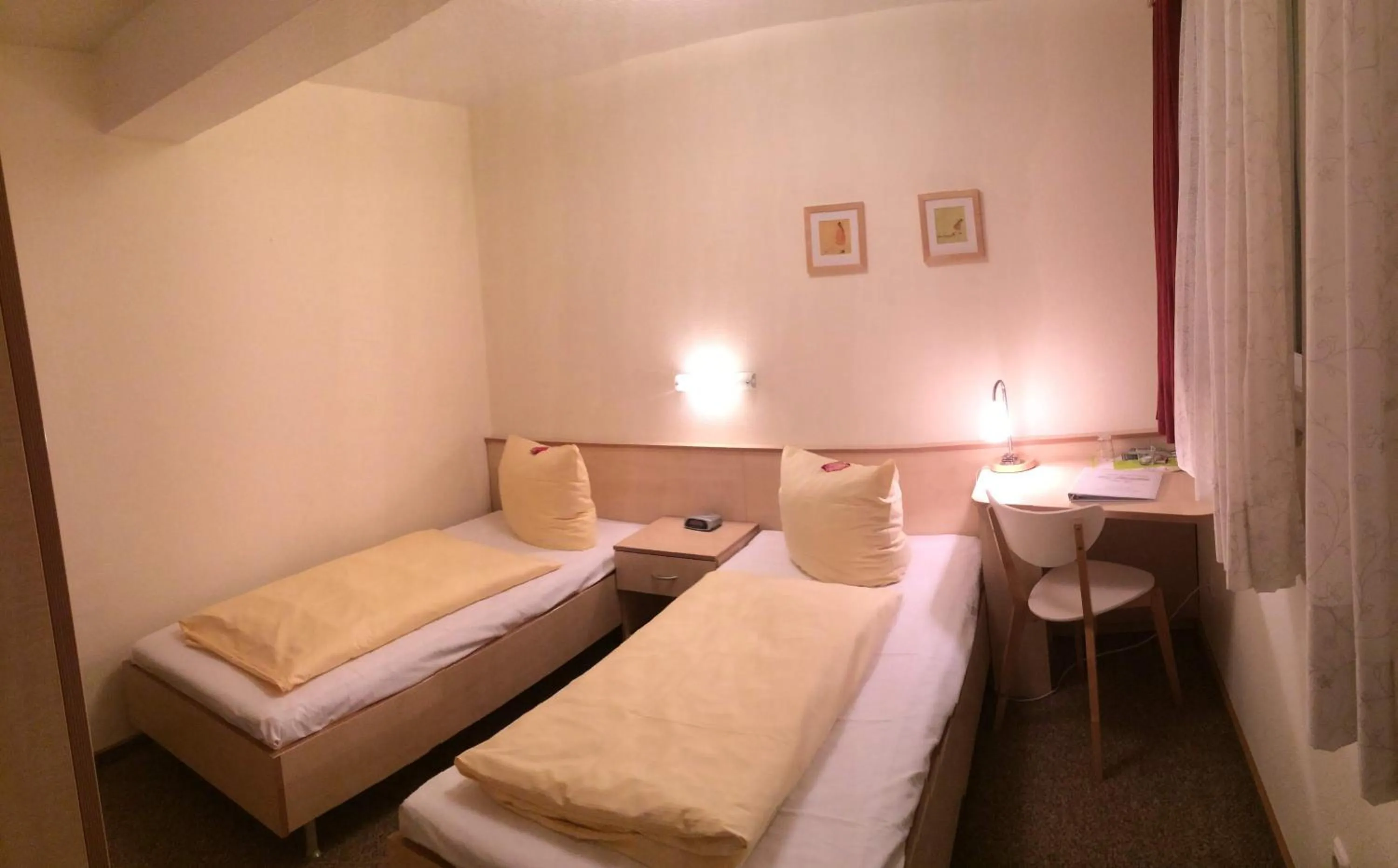 Off site, Bed in Hotel zur Heideblüte