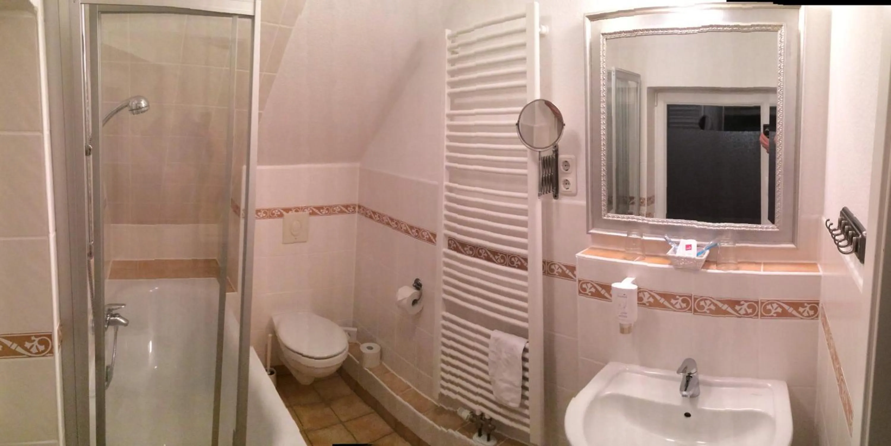 Bathroom in Hotel zur Heideblüte