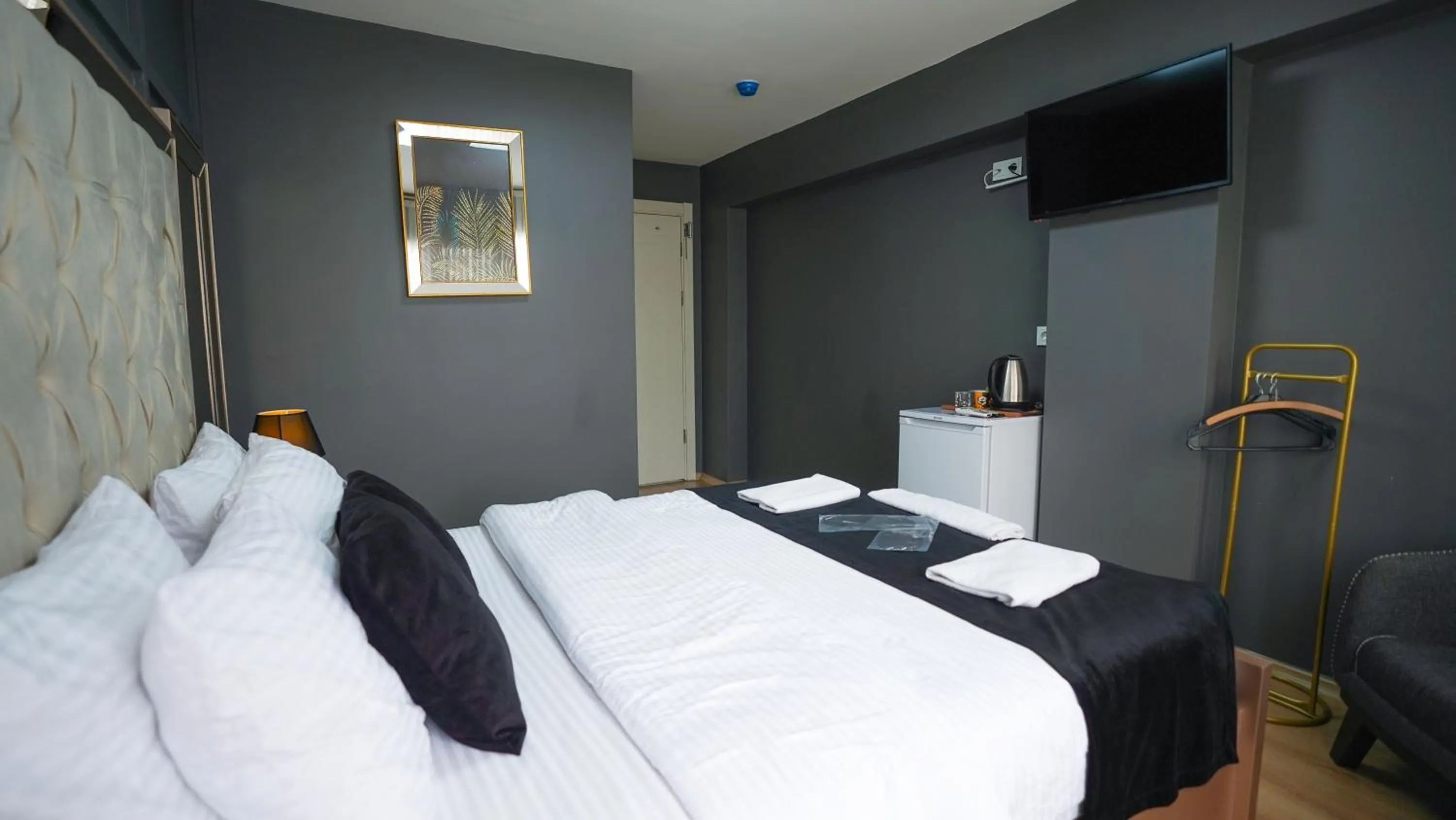 Bed in Luka Suit Hotel