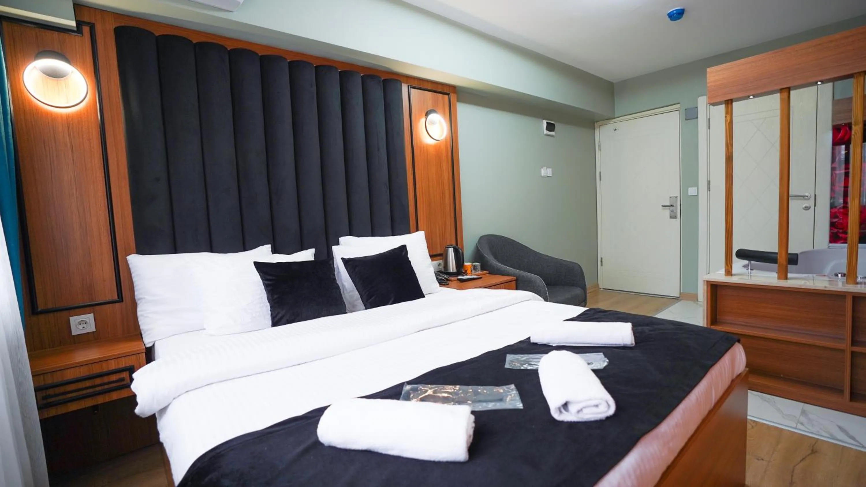 Bed in Luka Suit Hotel