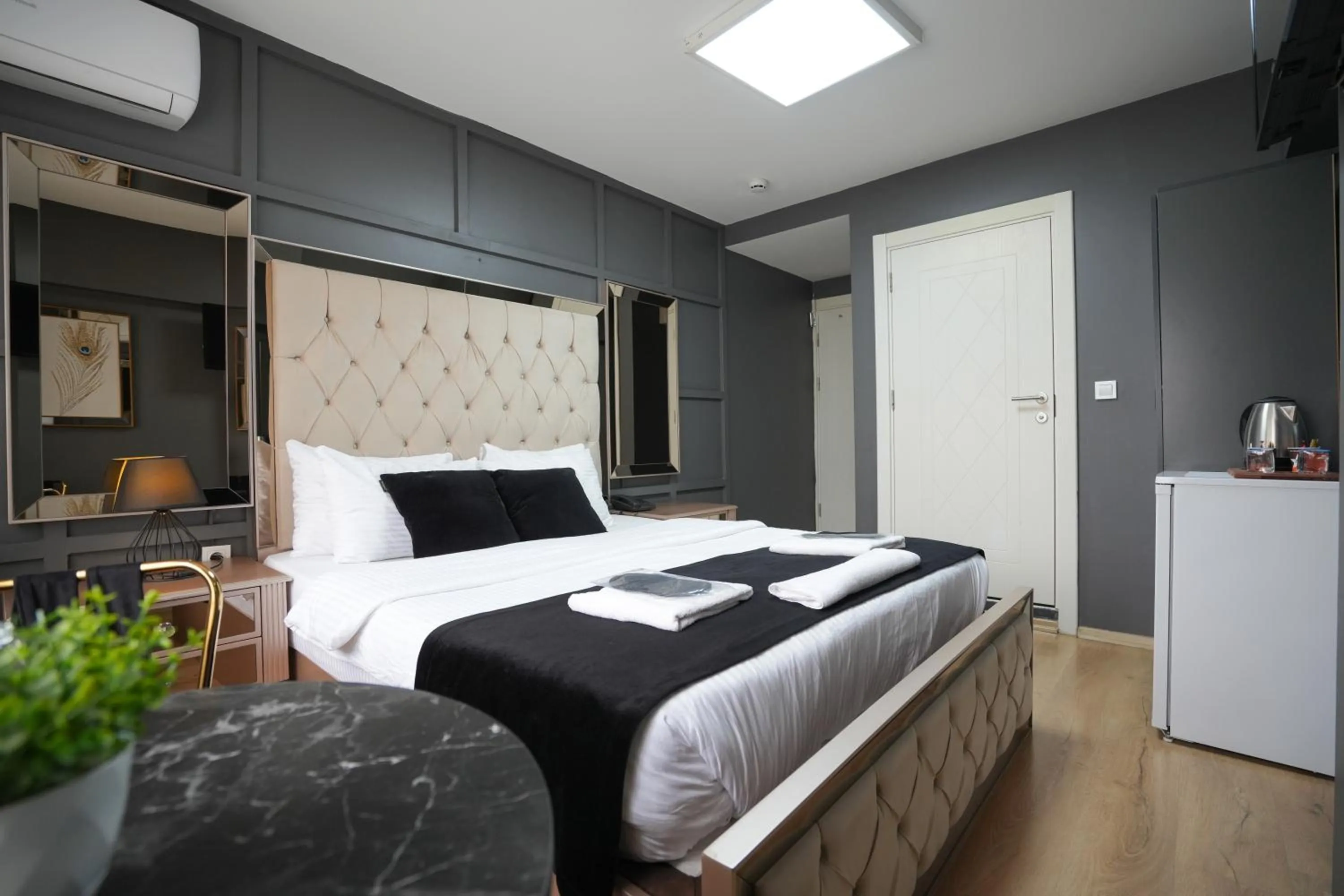 Bed in Luka Suit Hotel