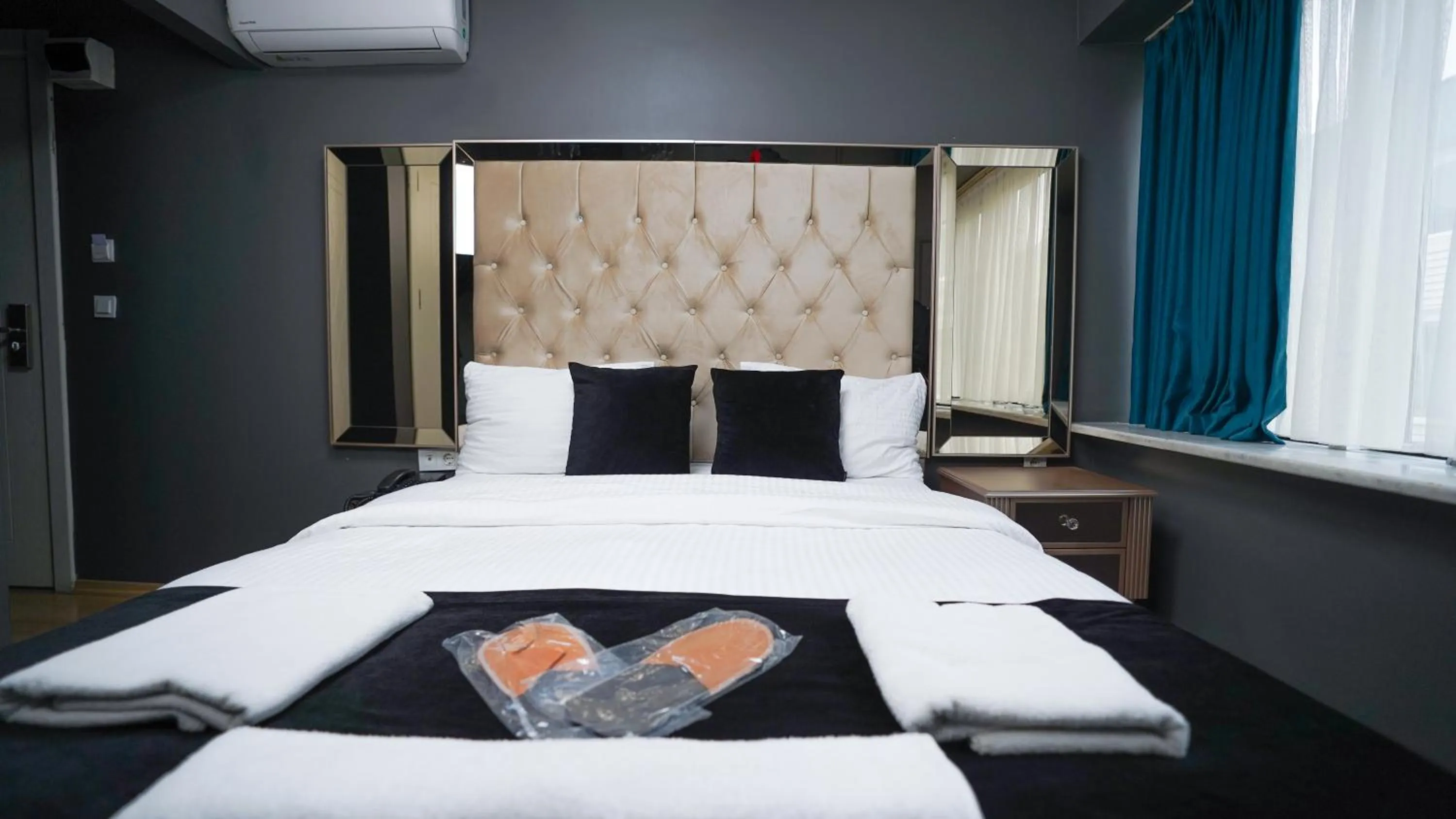 Bed in Luka Suit Hotel