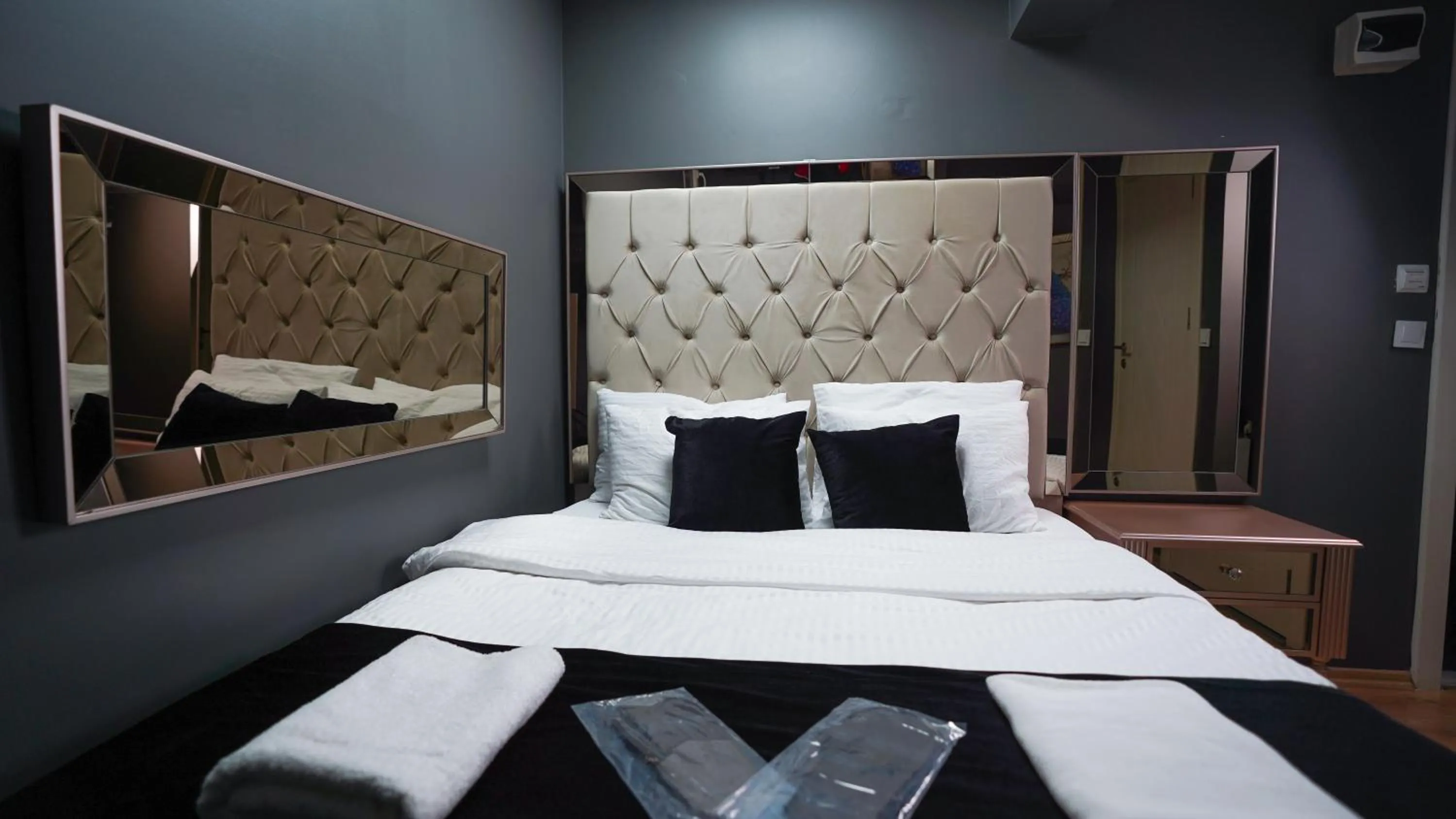 Bed in Luka Suit Hotel