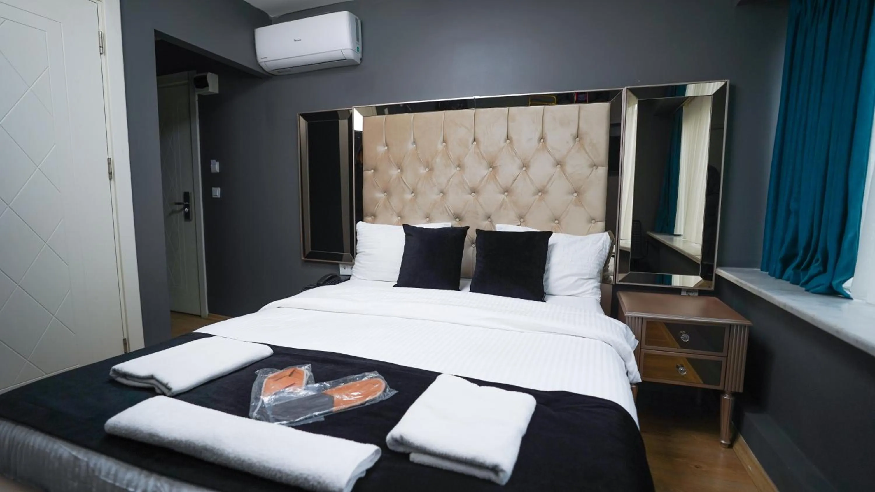 Bed in Luka Suit Hotel