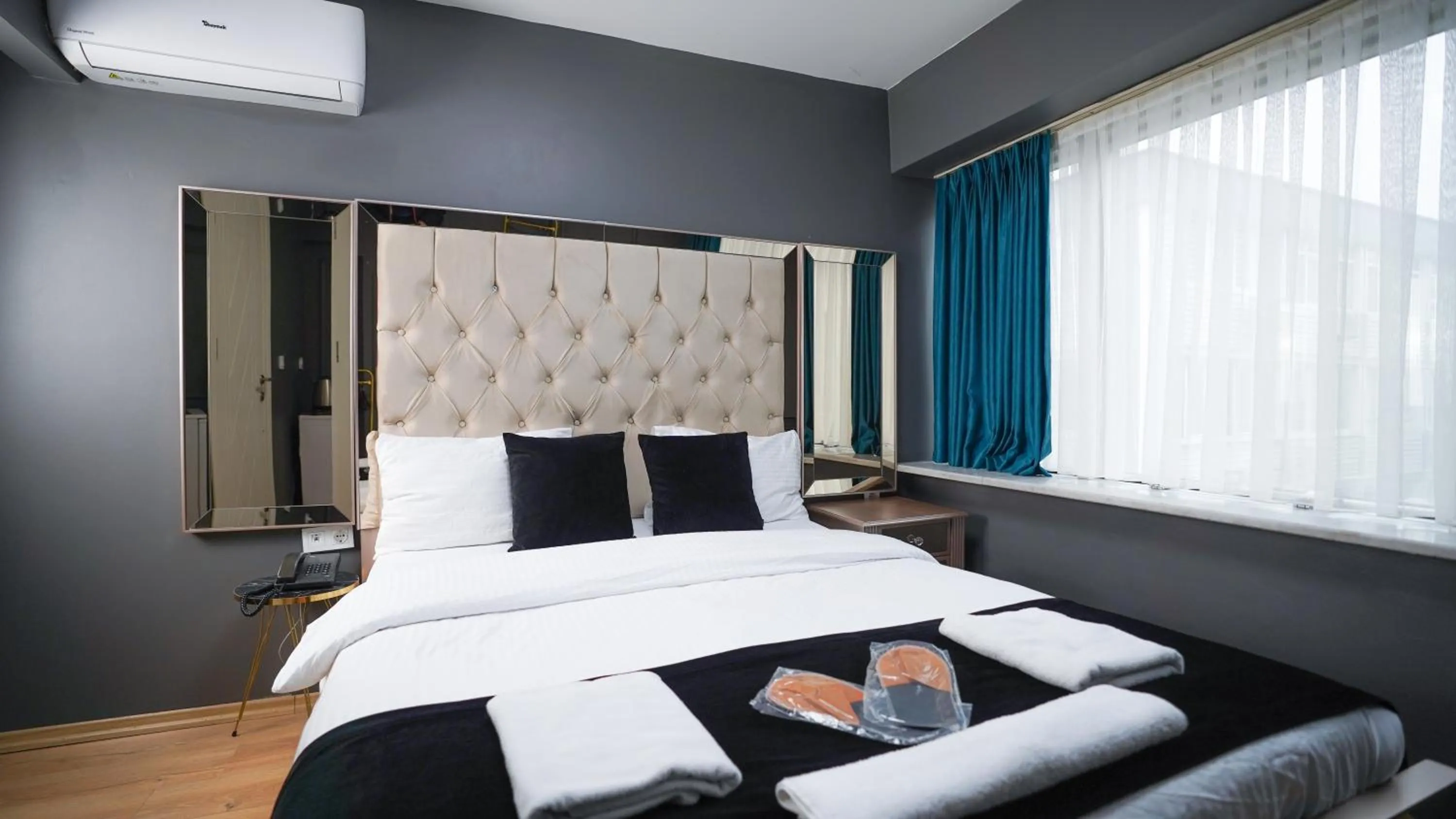 Bed in Luka Suit Hotel