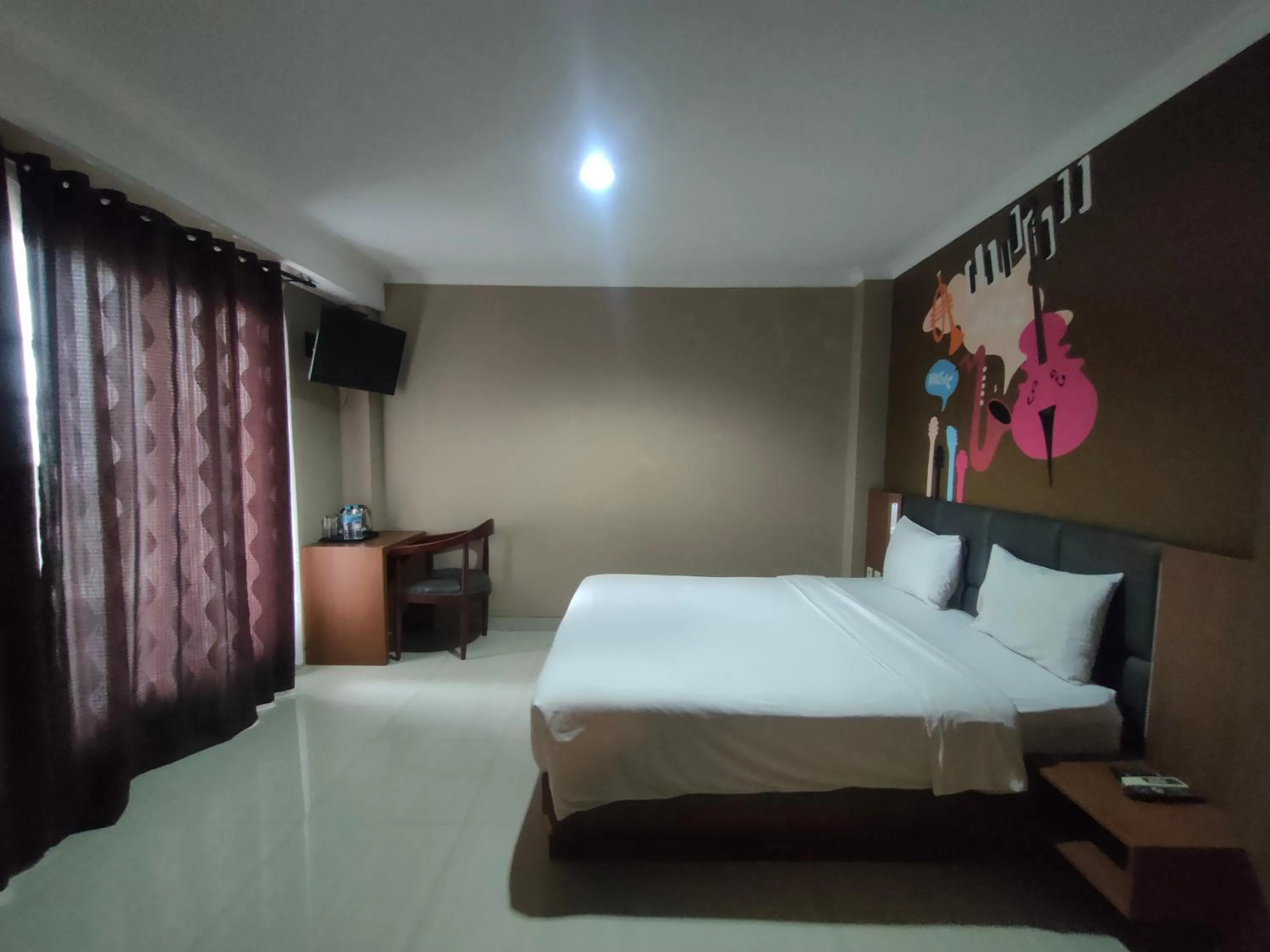Property building, Bed in Votel Viure Hotel Jogjakarta