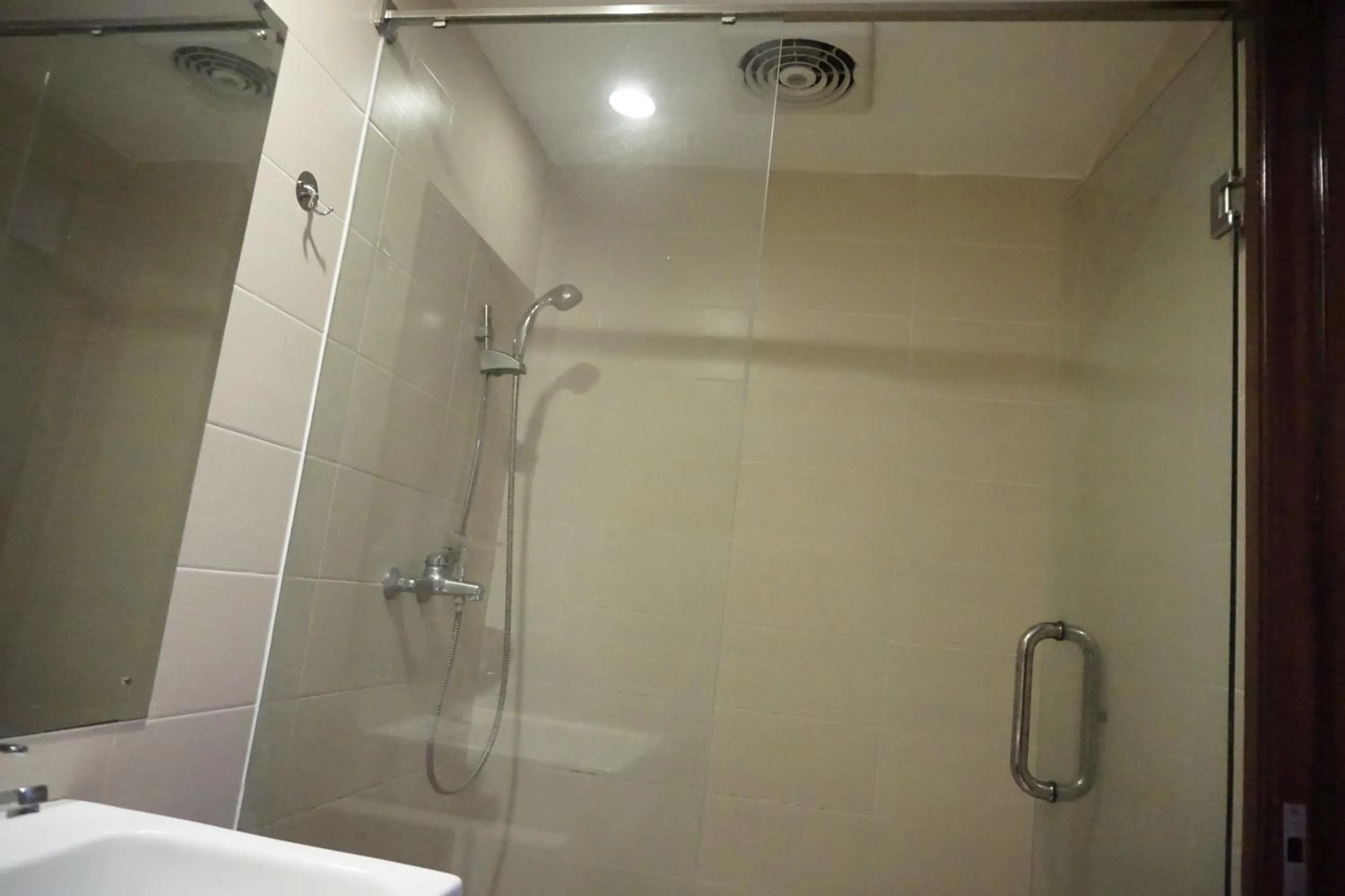 Toilet in Votel Viure Hotel Jogjakarta