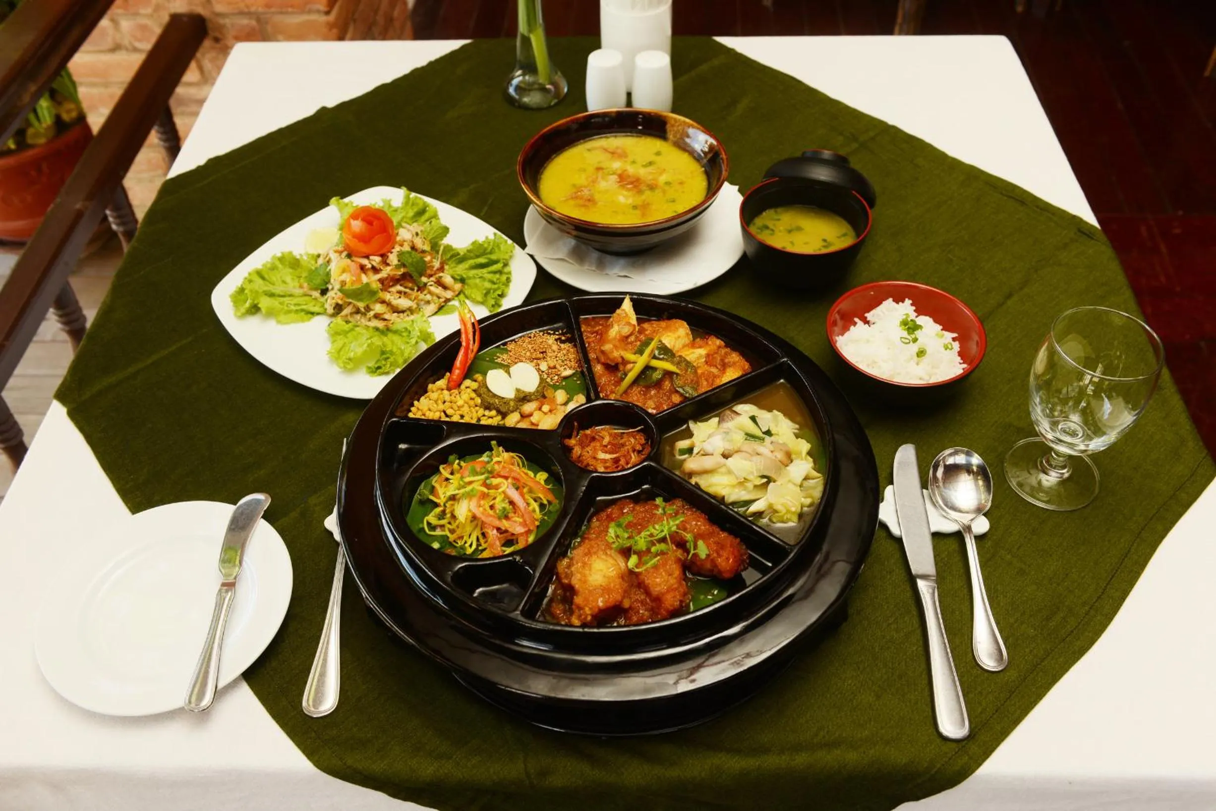 Lunch in Bagan Thiripyitsaya Sanctuary Resort