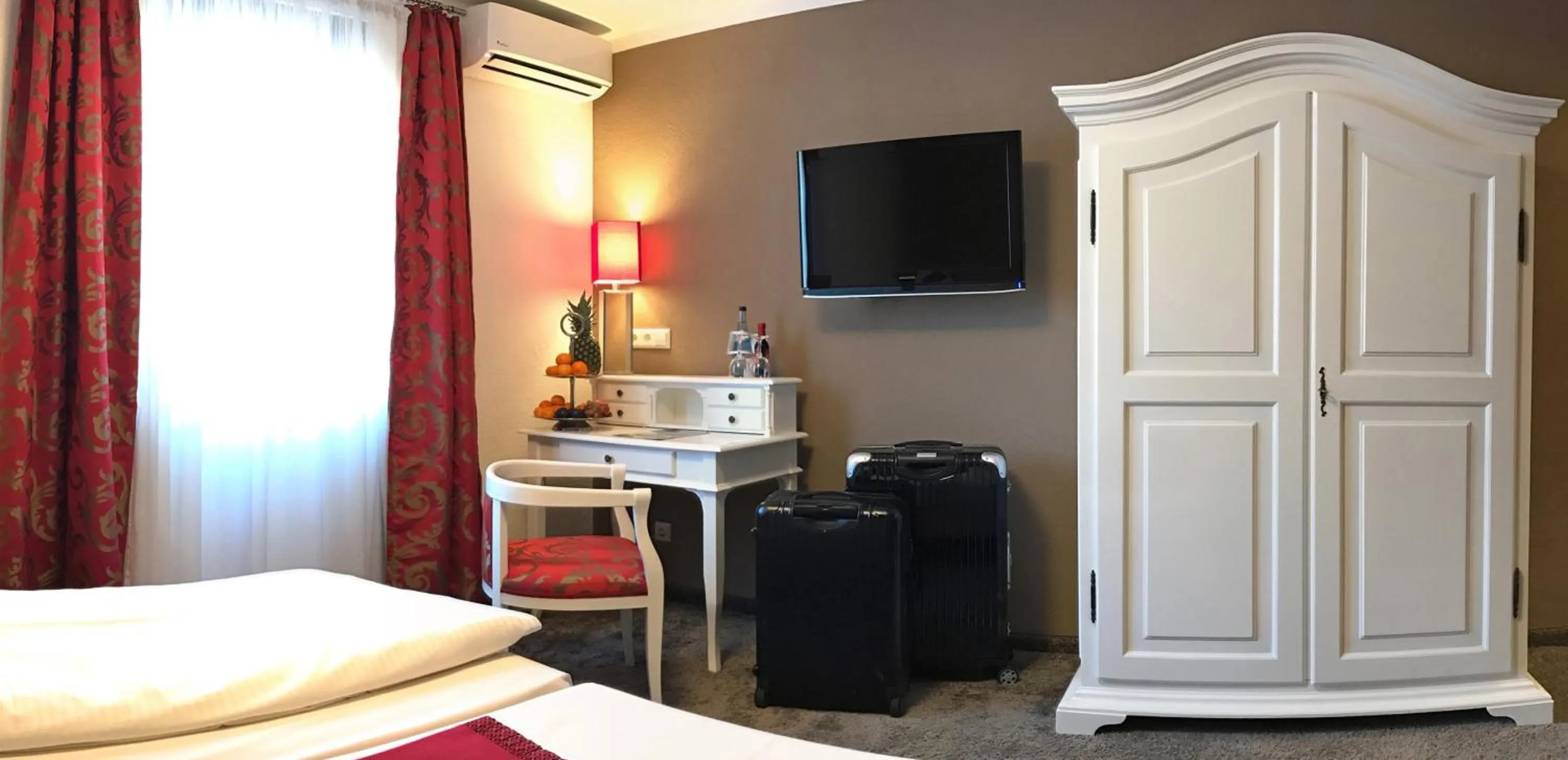 Photo of the whole room, Bed in Boutiquehotel Goldhahn Bio Sport & Wellness