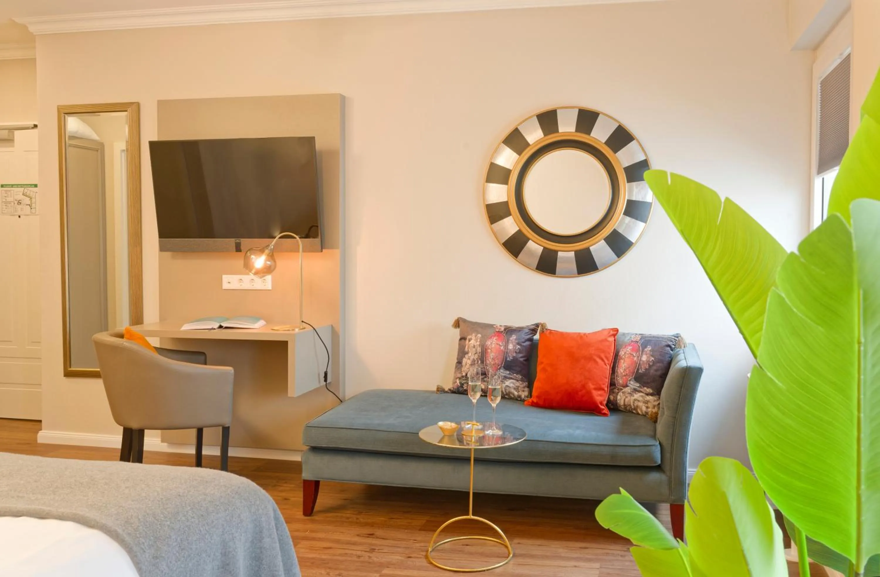 TV and multimedia, Bed in Hanseat-Hotel