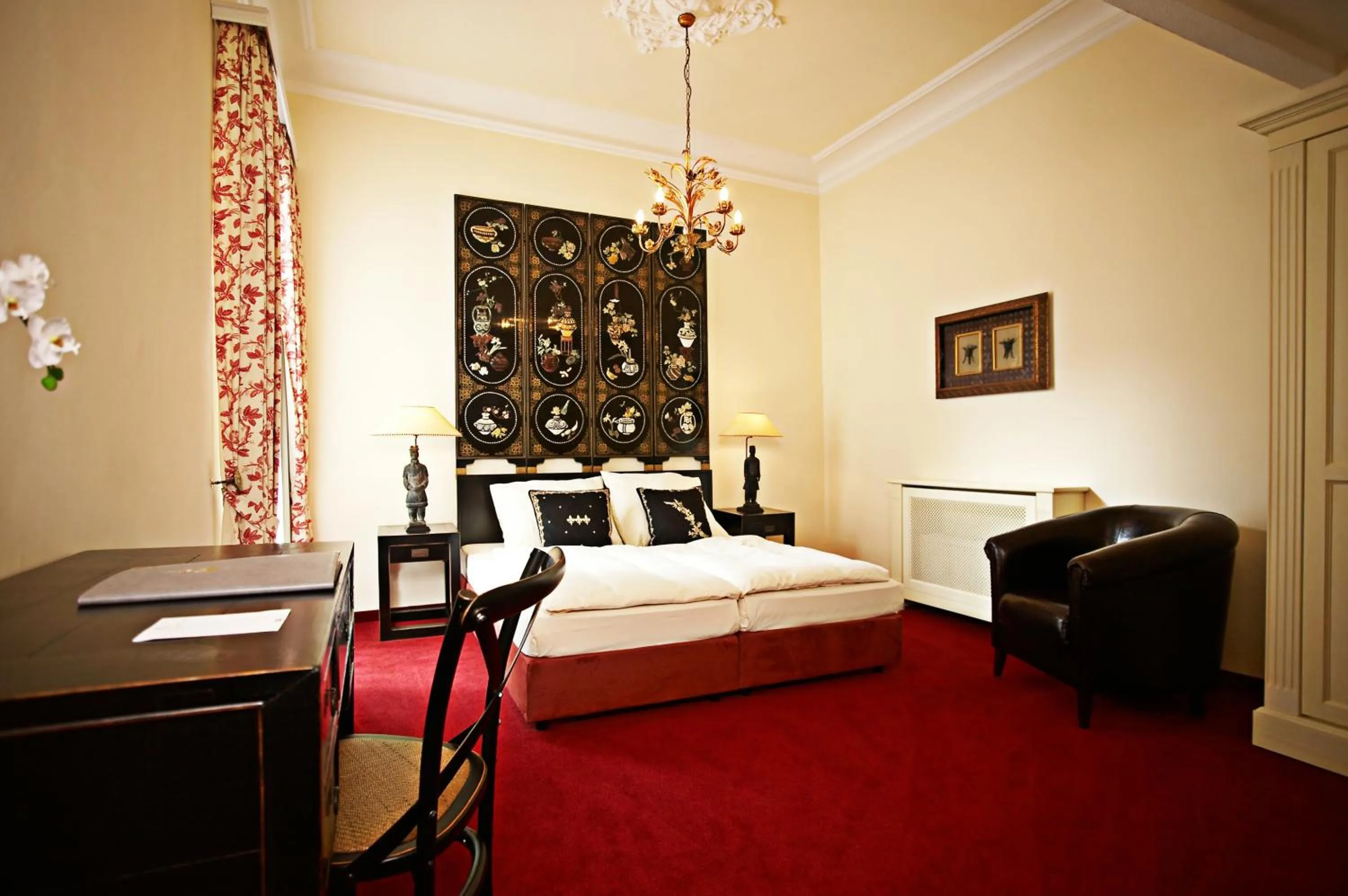 Bed in Hanseat-Hotel