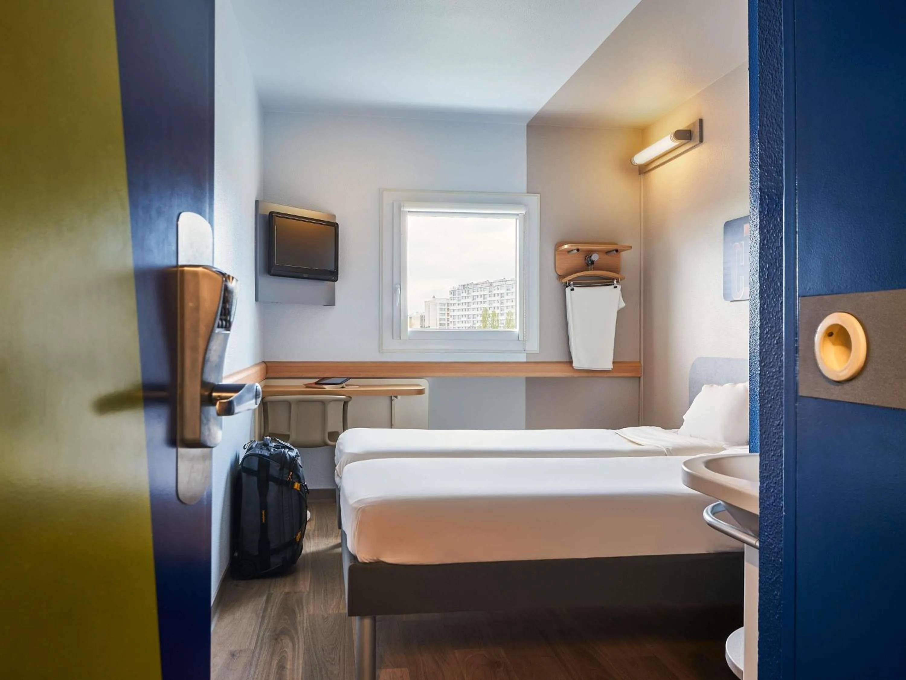 Bedroom, Bed in Ibis Budget Vélizy