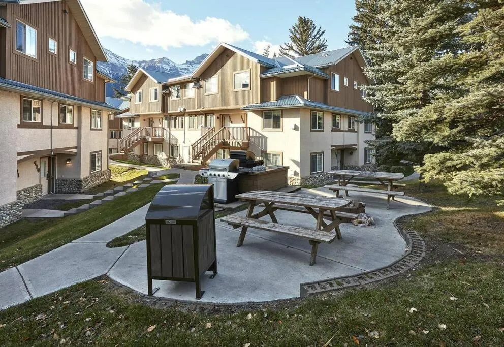 Mountain Gate - Pet Friendly 2BR w Mountain Views and open hot tub