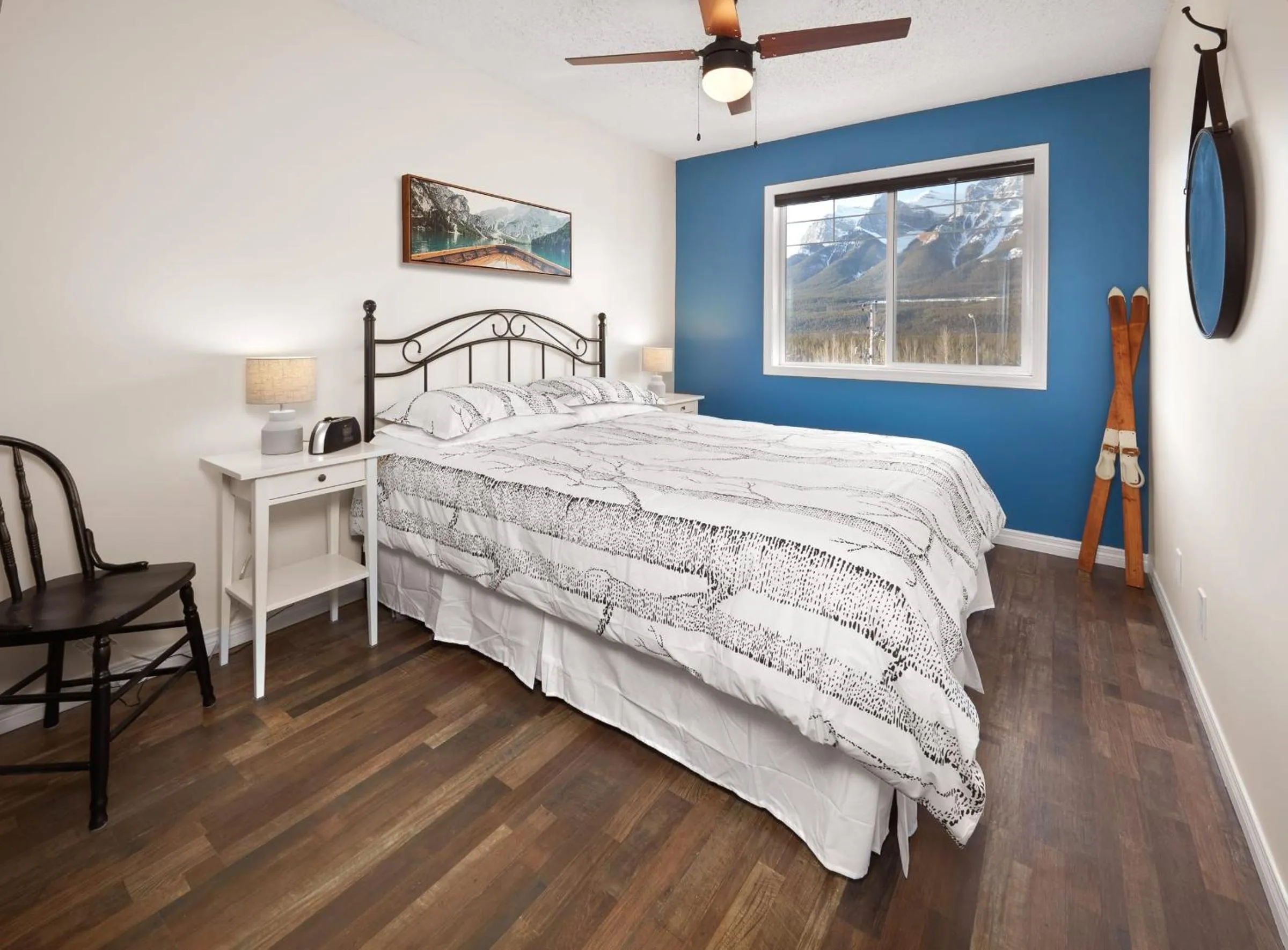 Bed in Mountain Gate - Pet Friendly 2BR w Mountain Views and open hot tub