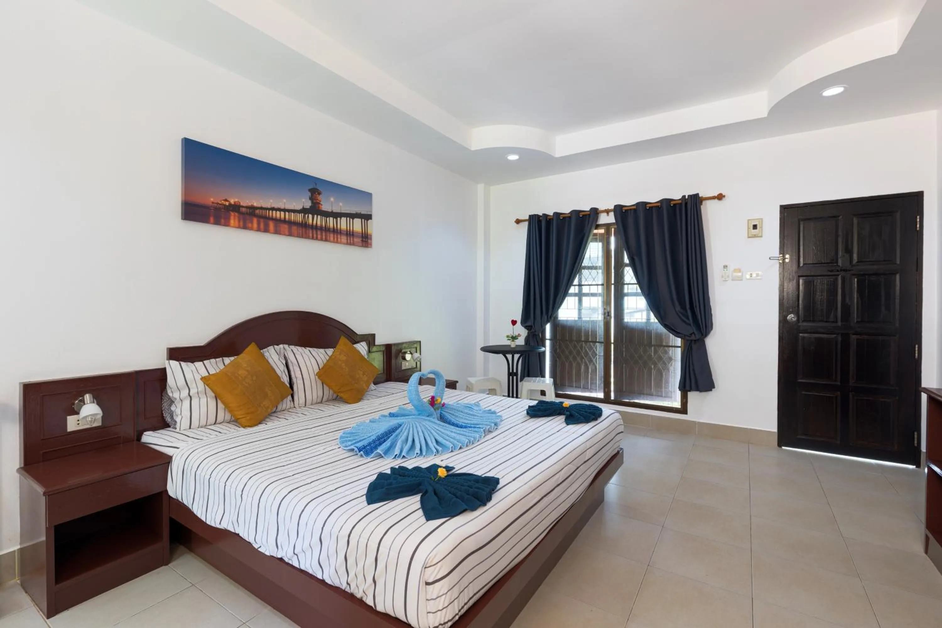 Bedroom, Bed in Grand View