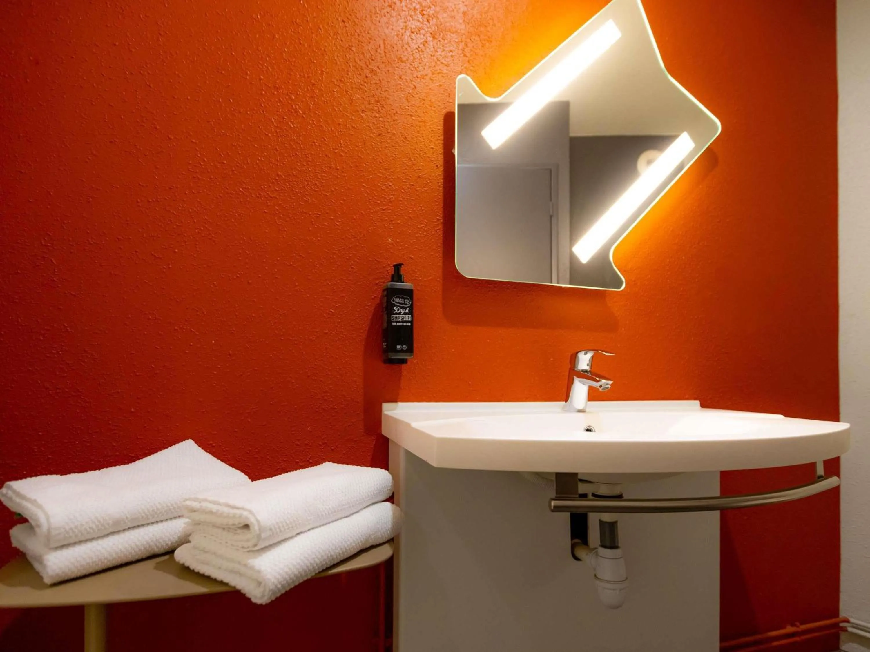 Bedroom in ibis budget Besançon Centre Gare