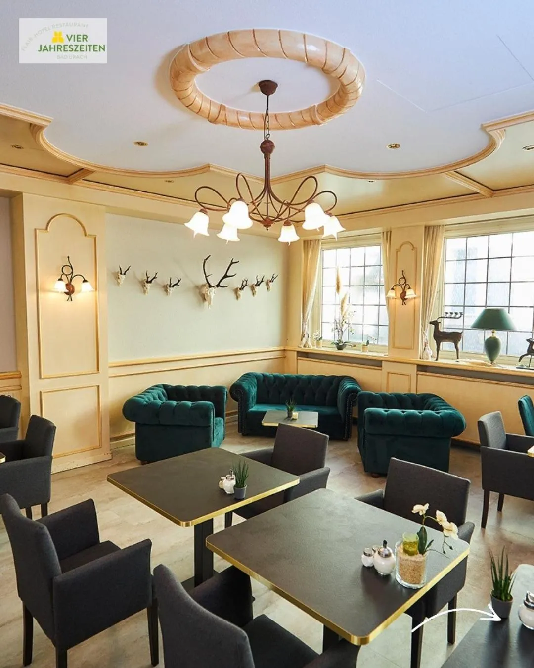 Communal lounge/ TV room in Flair Hotel Vier Jahreszeiten