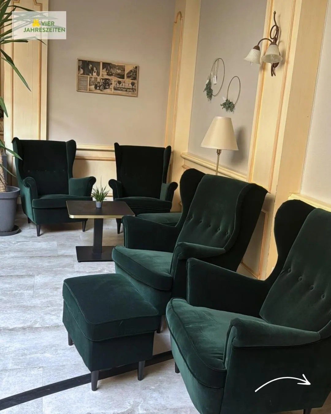 Communal lounge/ TV room in Flair Hotel Vier Jahreszeiten