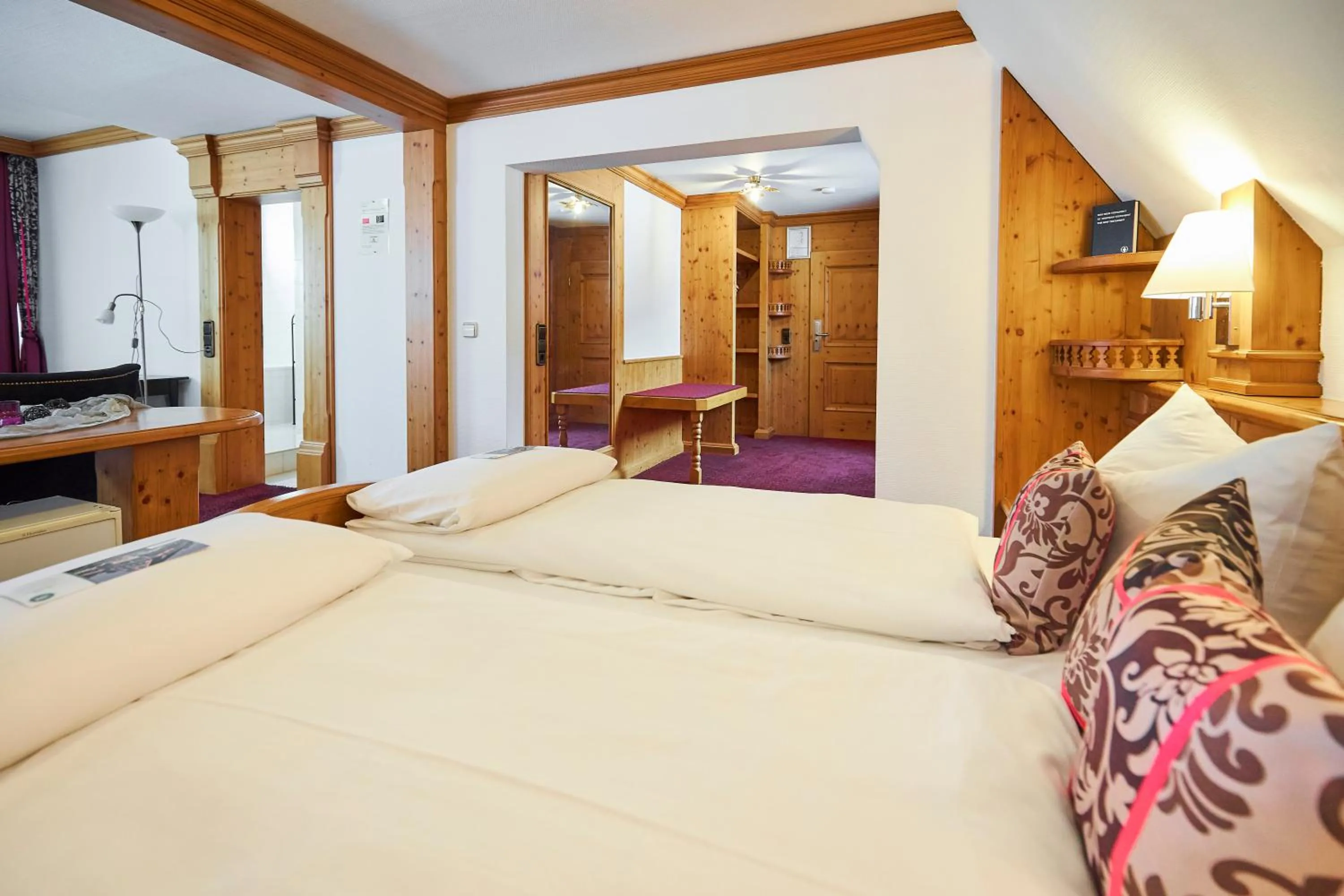 Photo of the whole room, Bed in Flair Hotel Vier Jahreszeiten