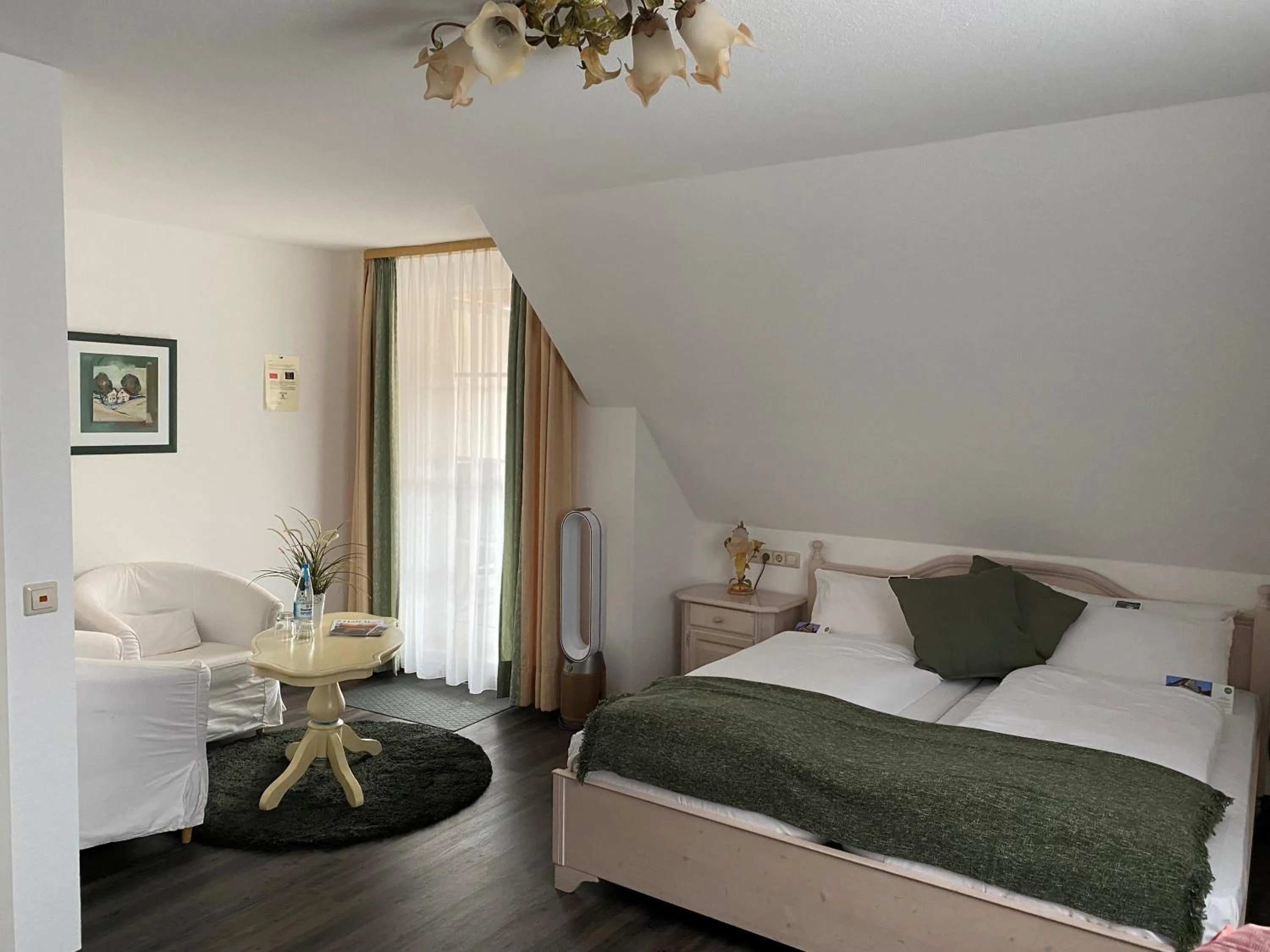 Photo of the whole room, Bed in Flair Hotel Vier Jahreszeiten