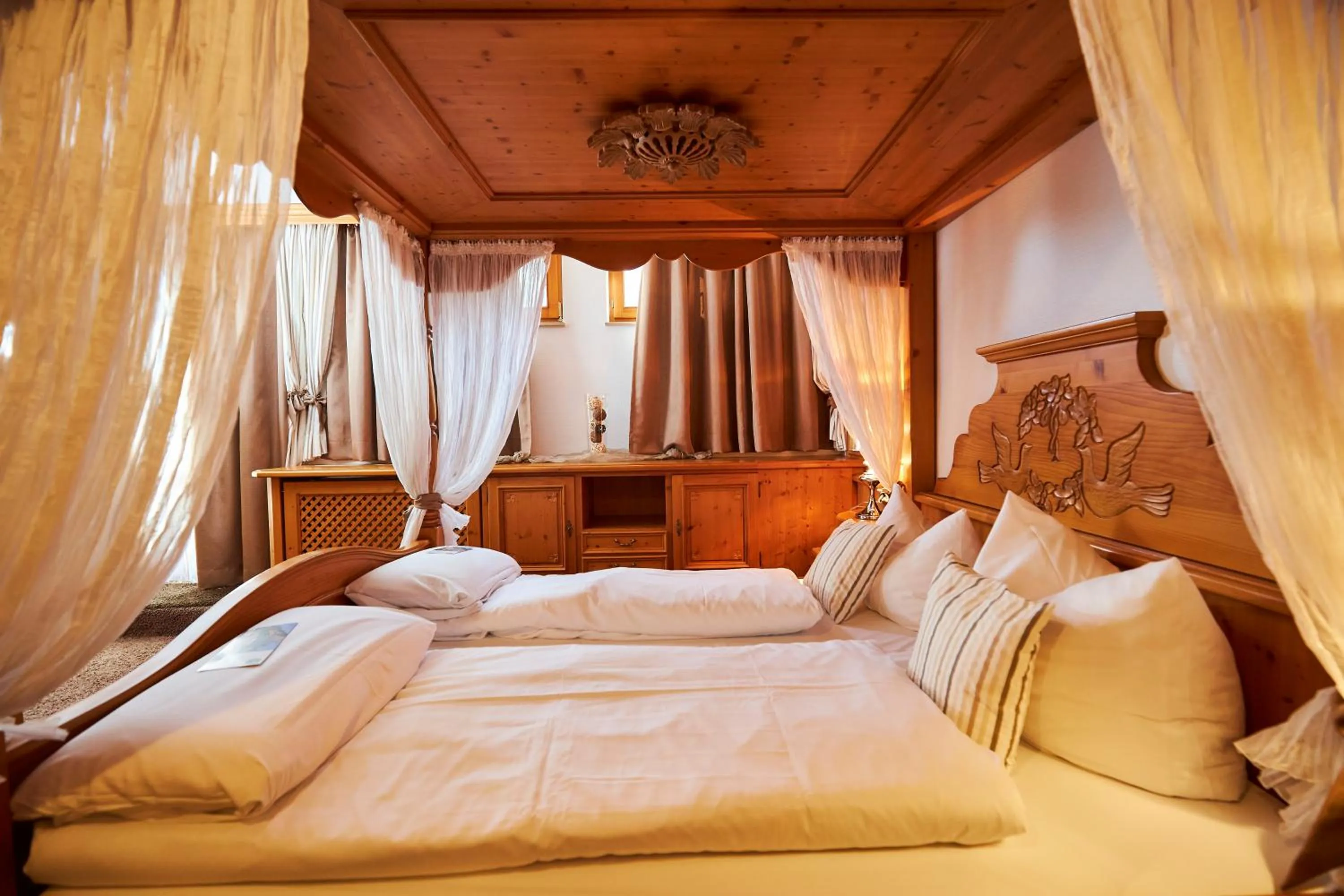 Photo of the whole room, Bed in Flair Hotel Vier Jahreszeiten