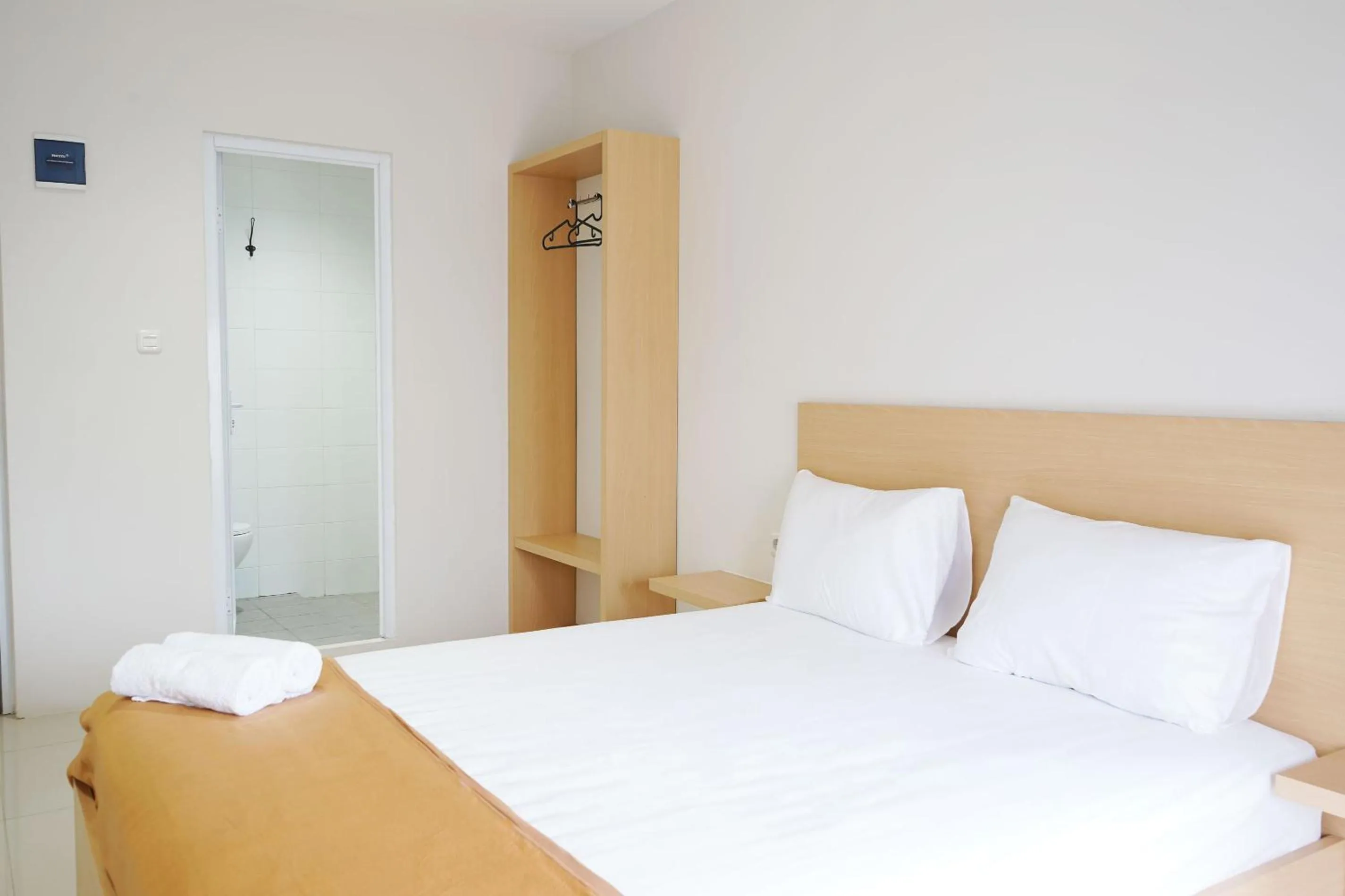 Bed in UROOMS Senayan