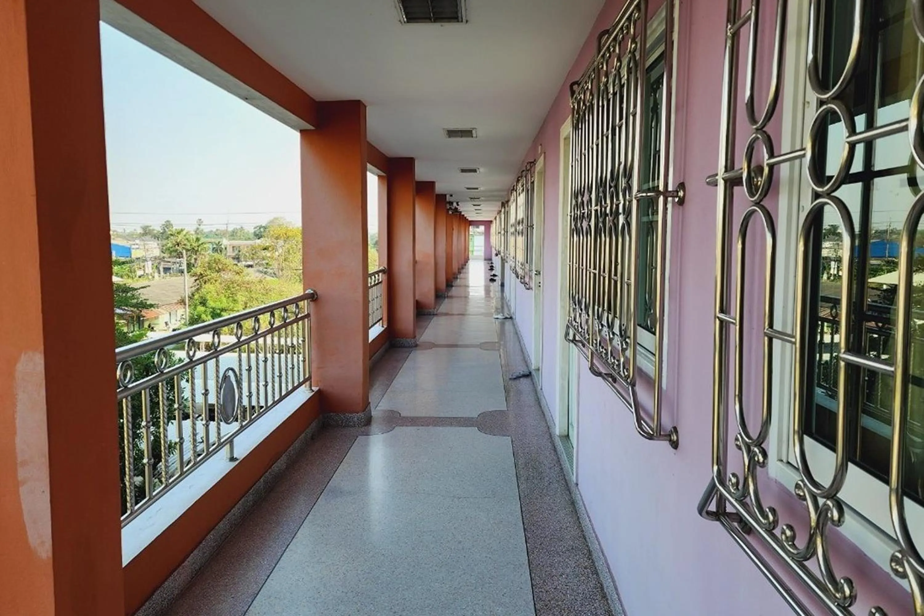 Balcony/Terrace in Chompoo Inn