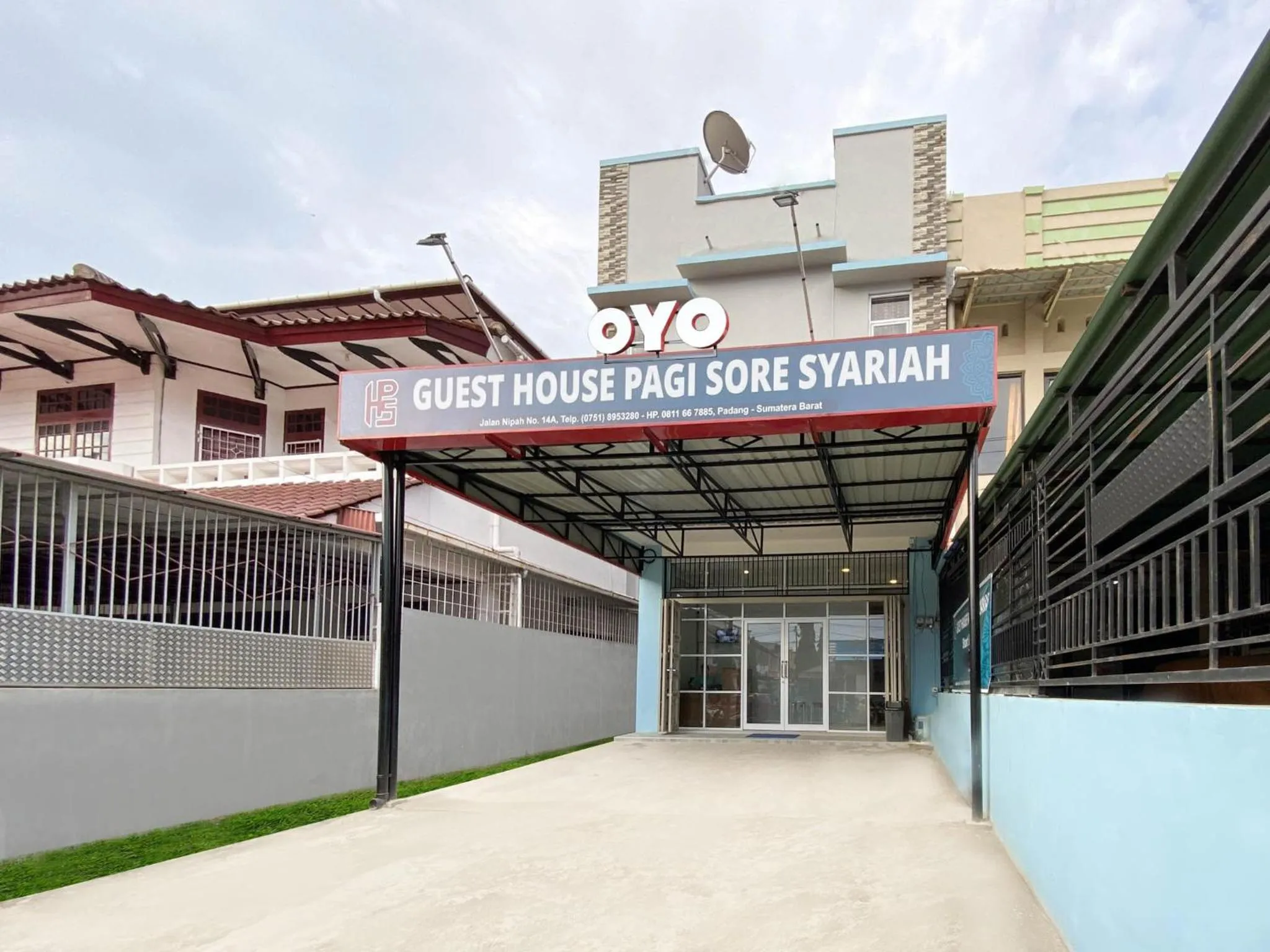 Facade/entrance in Hotel O Guesthouse Pagi Sore Syariah