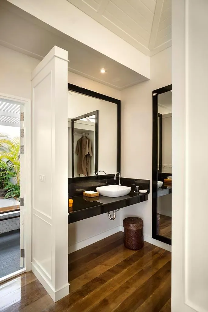 wardrobe in Shantaa Resort, Kohkood