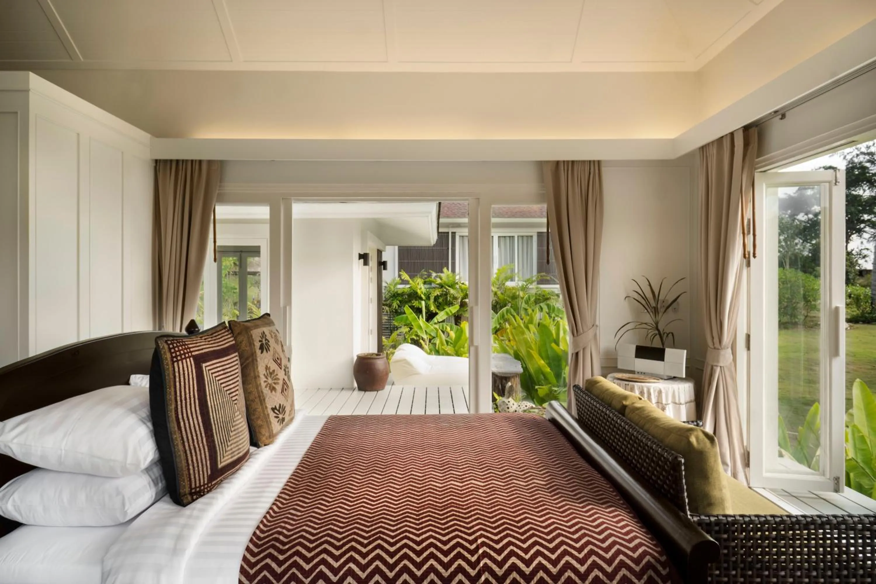 Photo of the whole room, Bed in Shantaa Resort, Kohkood