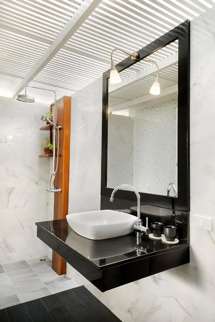 Bathroom, Bed in Shantaa Resort, Kohkood