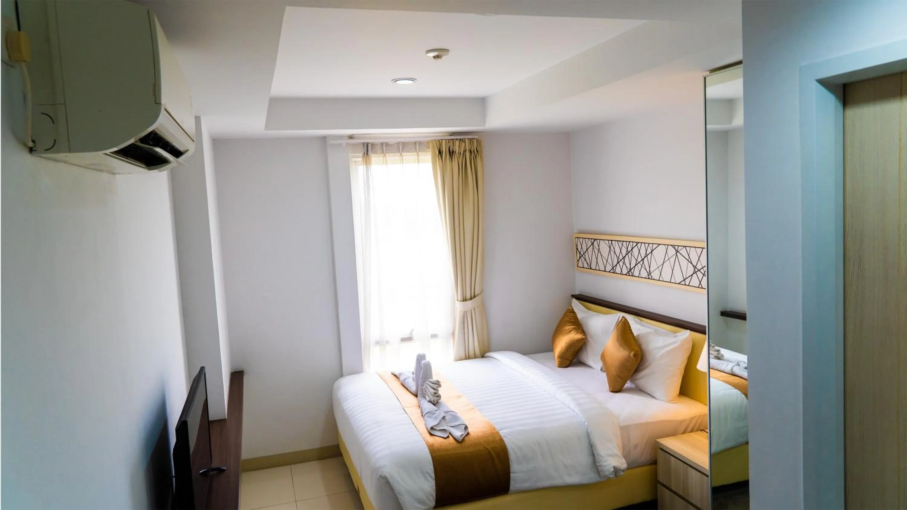 Bedroom, Bed in Azalea Suites Cikarang by Jayakarta Group