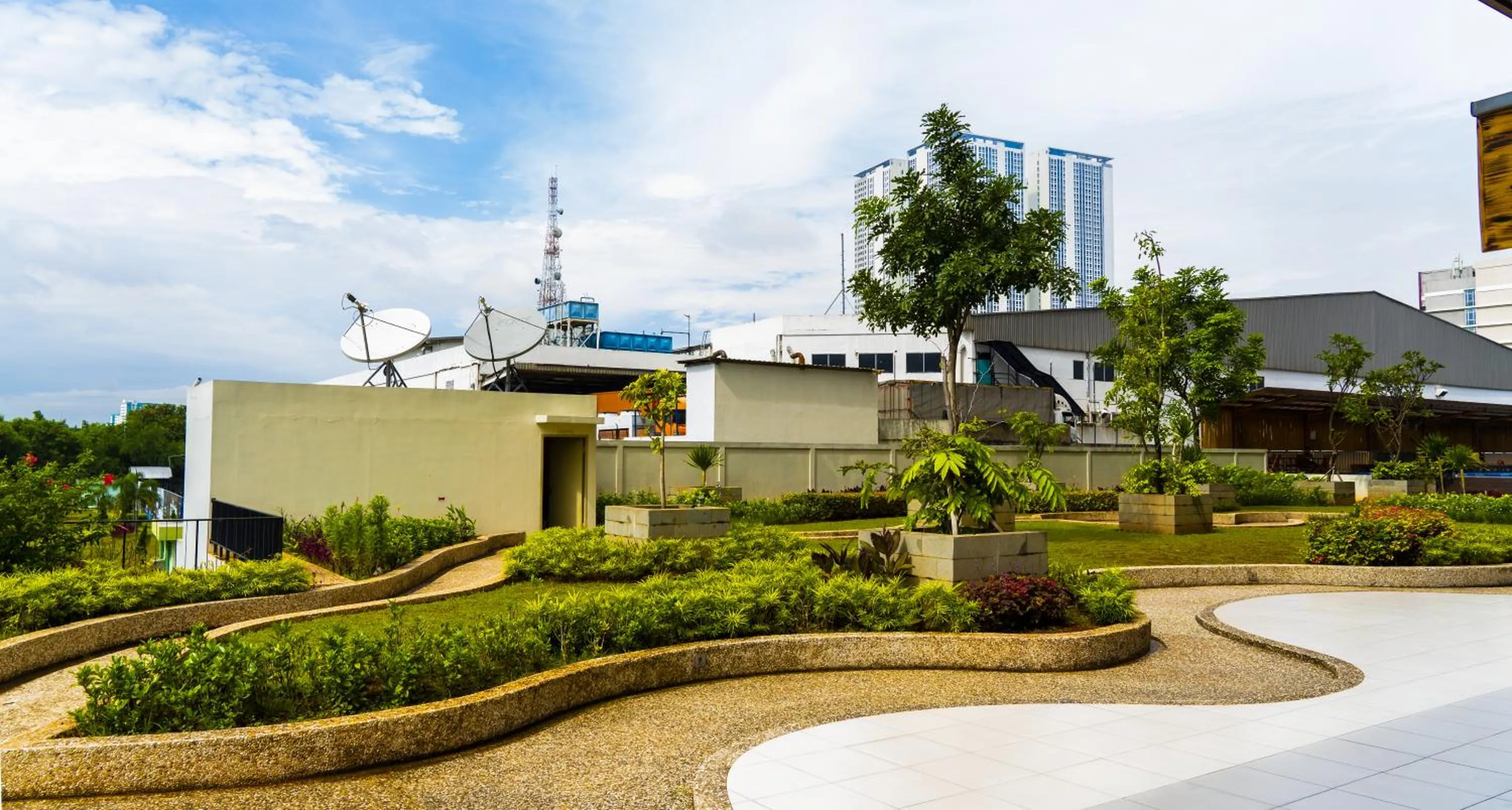 Garden in Azalea Suites Cikarang by Jayakarta Group