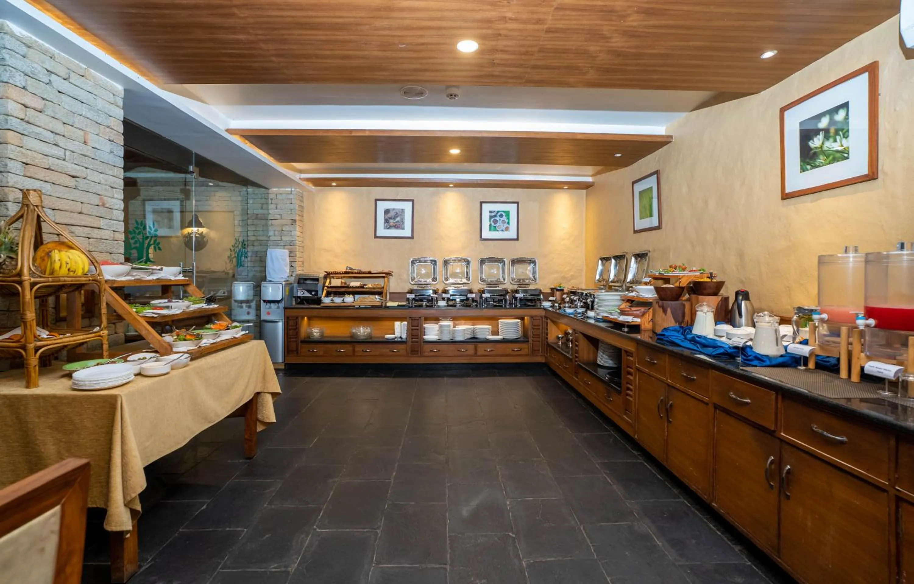 Restaurant/places to eat in Bar Peepal Resort