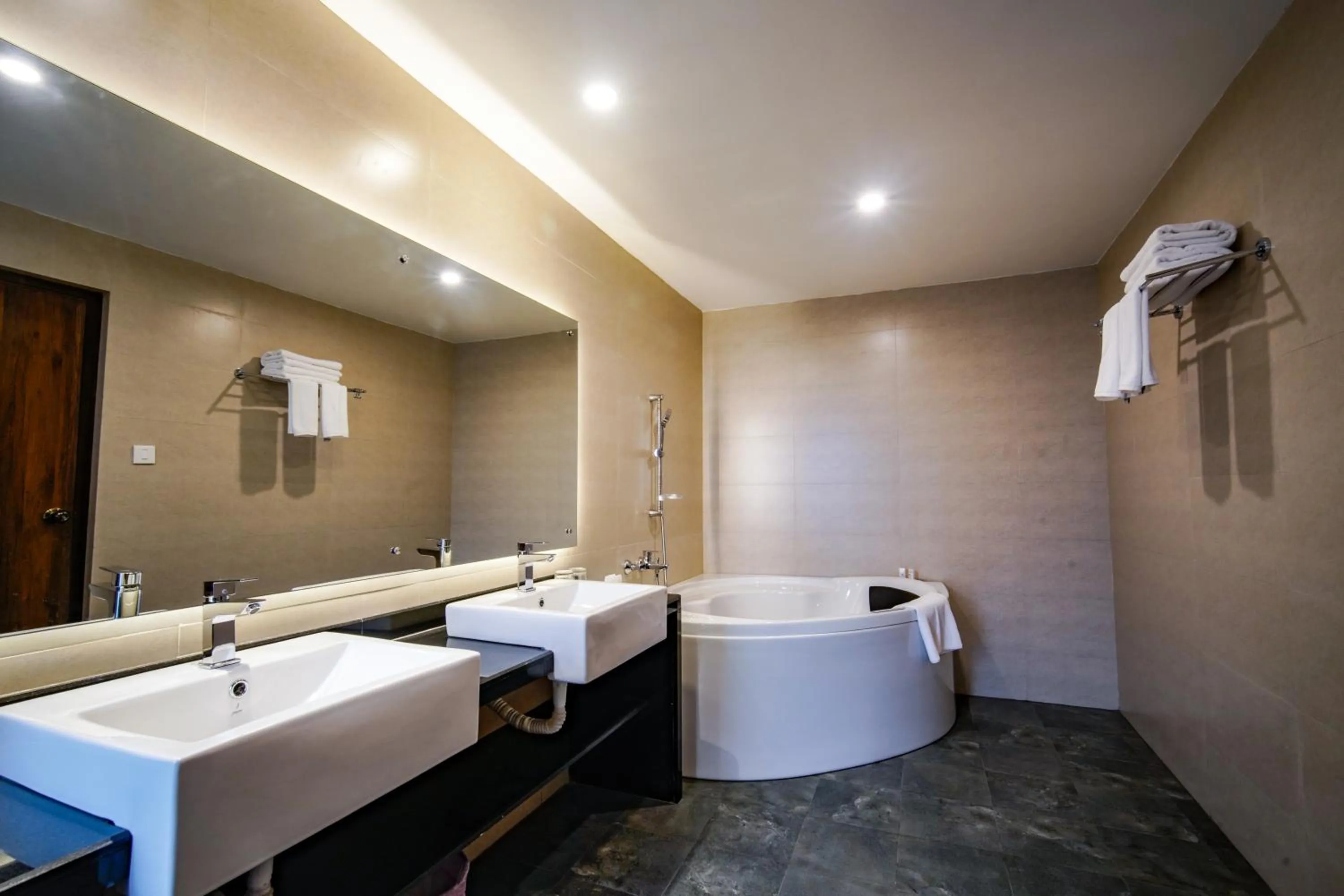 Bathroom in Bar Peepal Resort