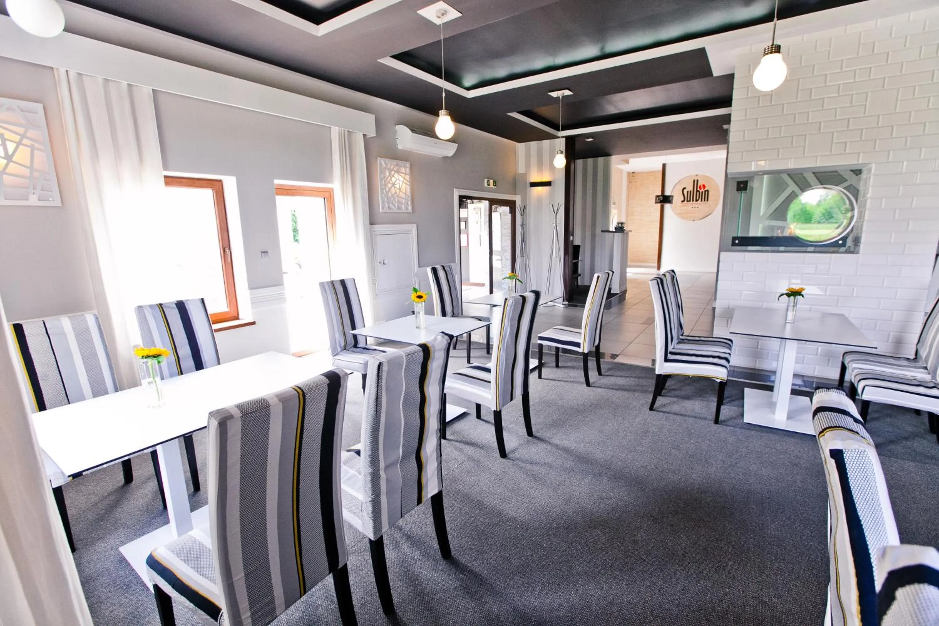 Restaurant/places to eat in Hotel Sulbin