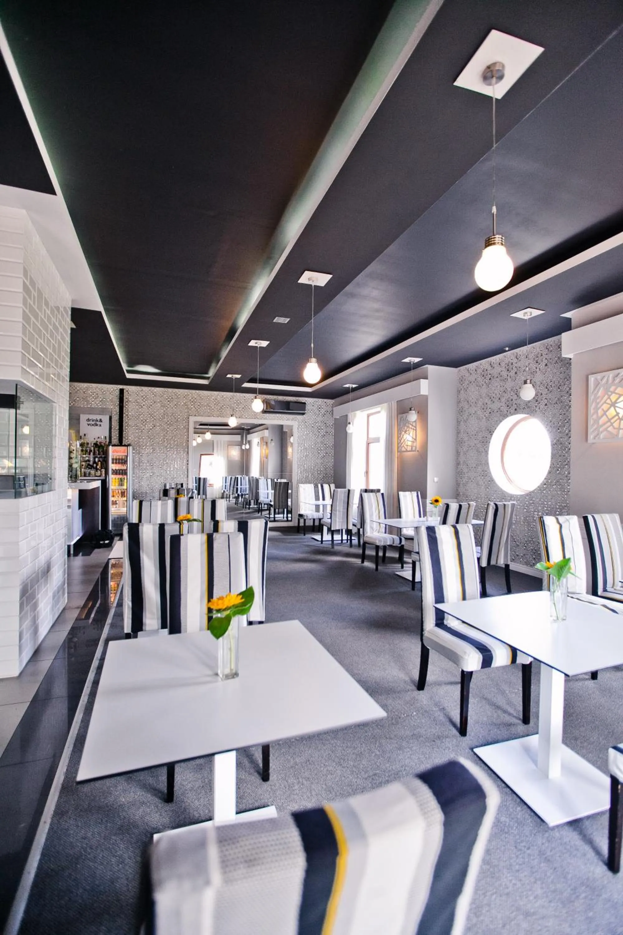 Restaurant/places to eat in Hotel Sulbin