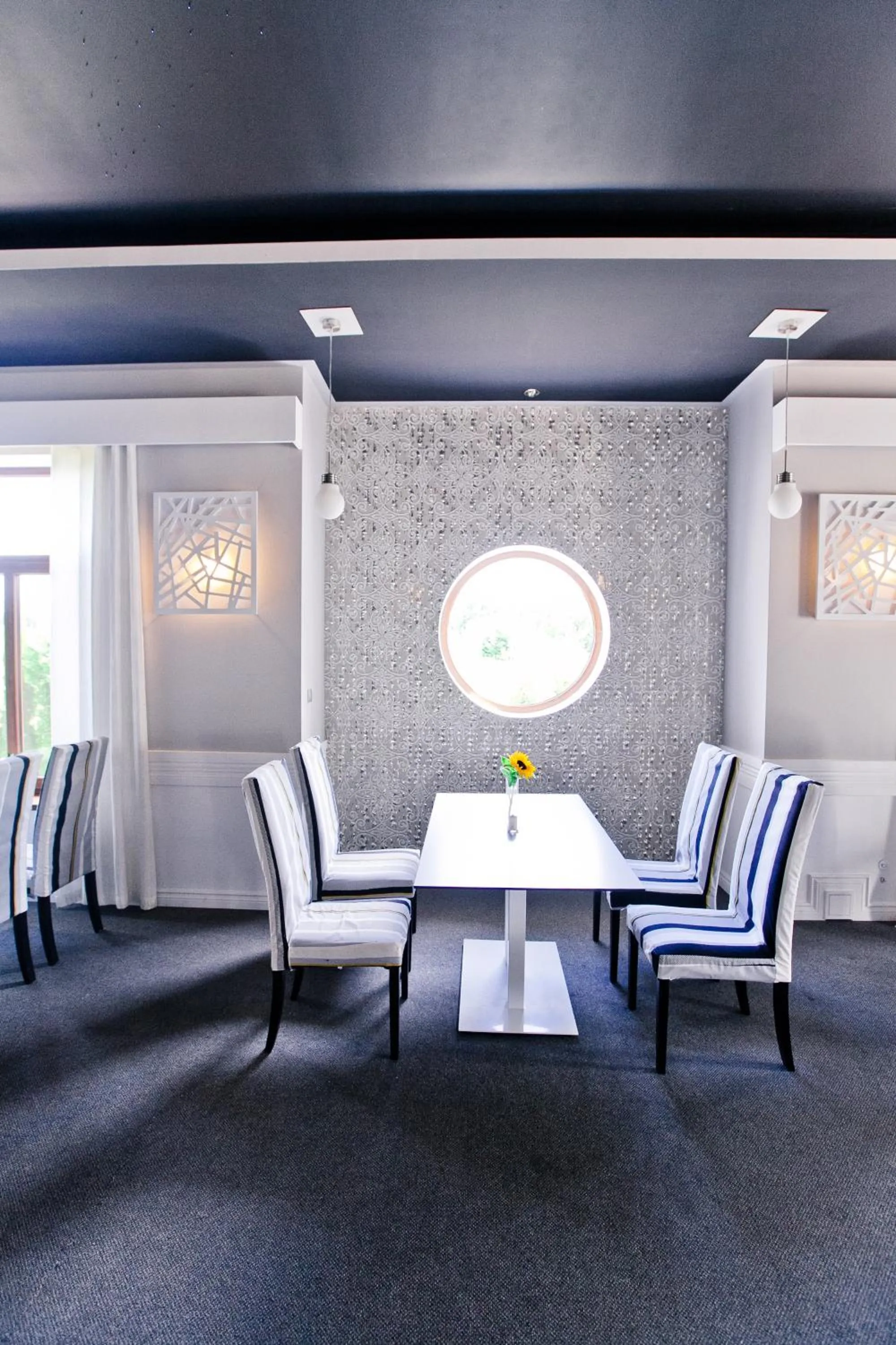 Restaurant/places to eat in Hotel Sulbin