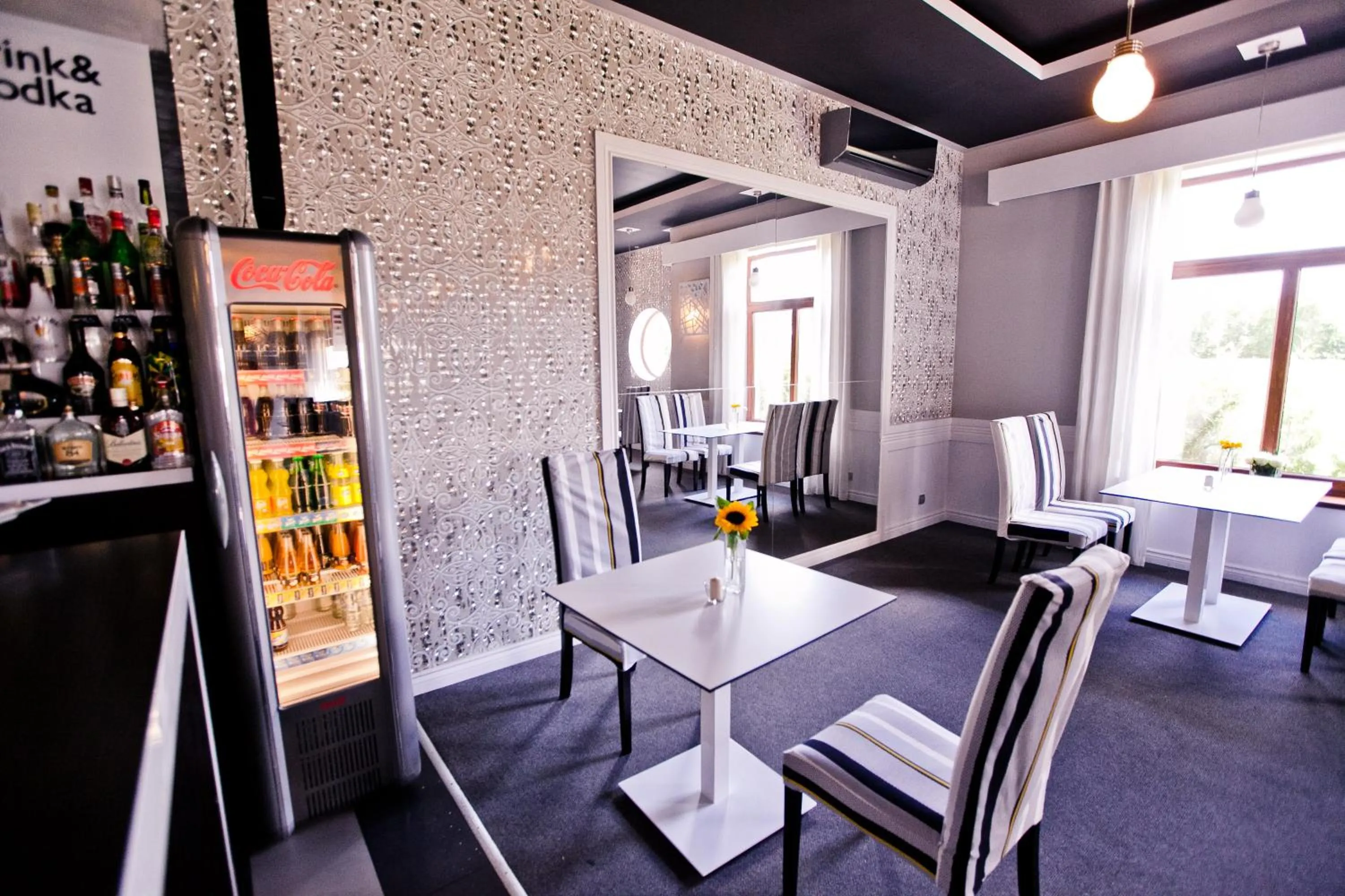 Restaurant/places to eat in Hotel Sulbin