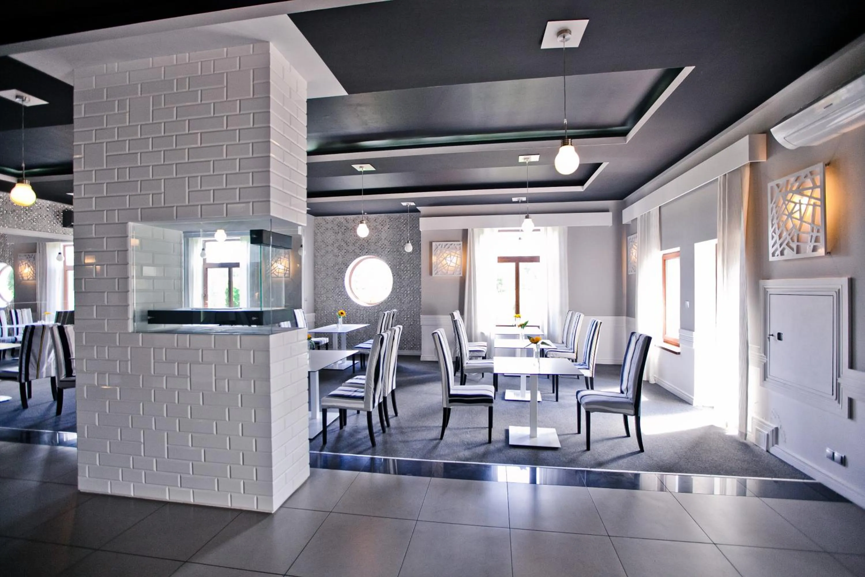 Restaurant/places to eat in Hotel Sulbin