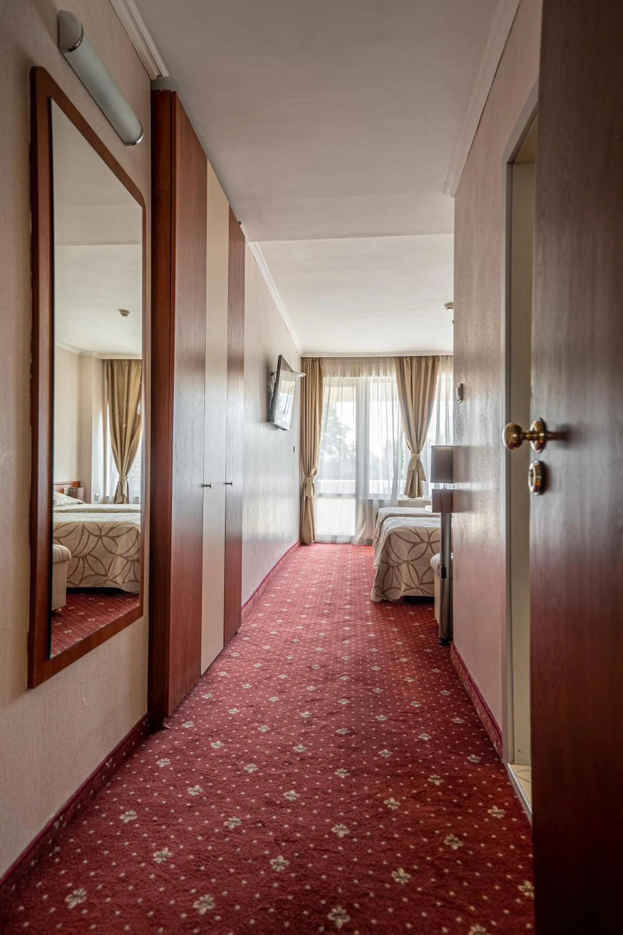 Photo of the whole room, Bed in Hissar Spa Hotel