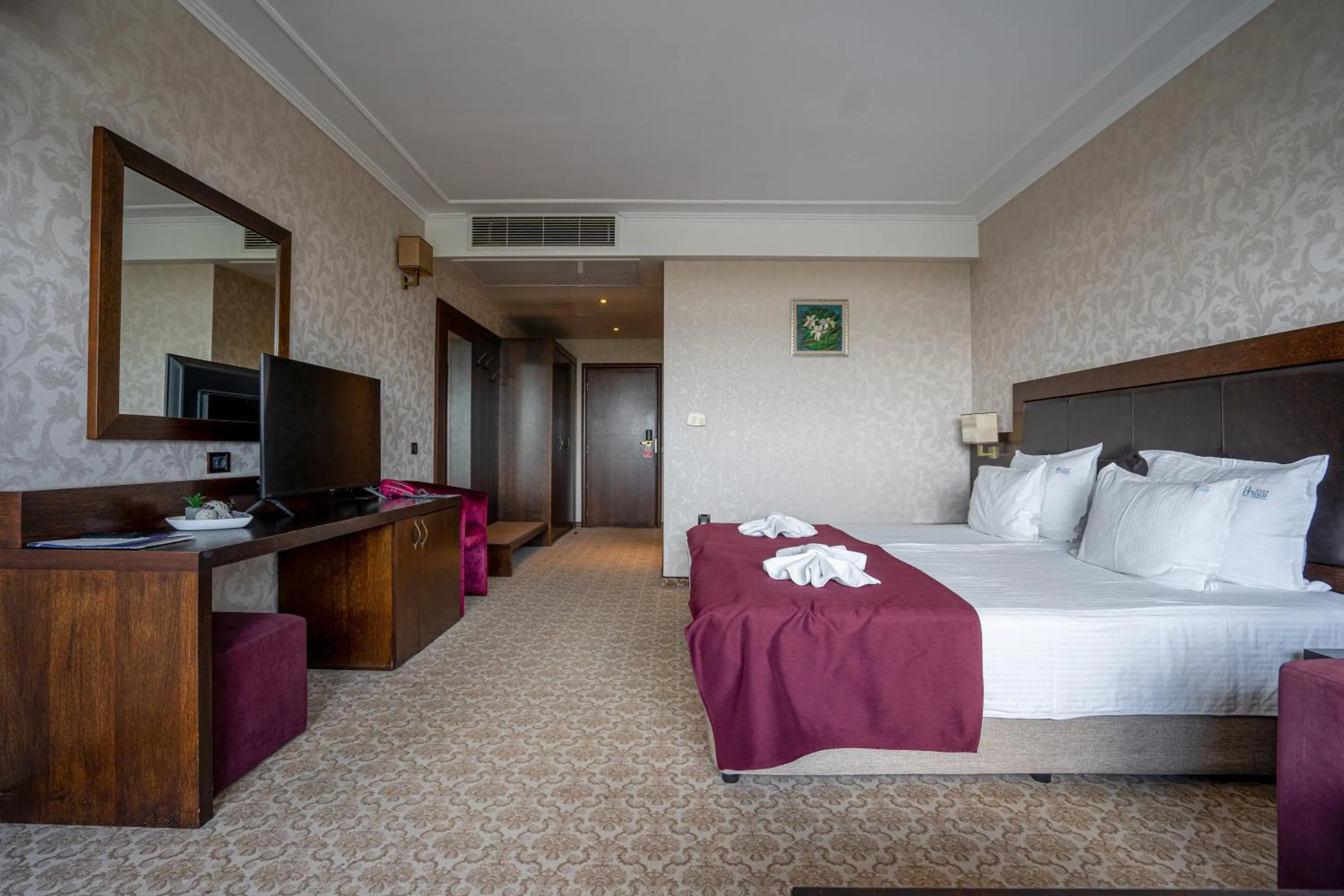 Photo of the whole room, Bed in Hissar Spa Hotel