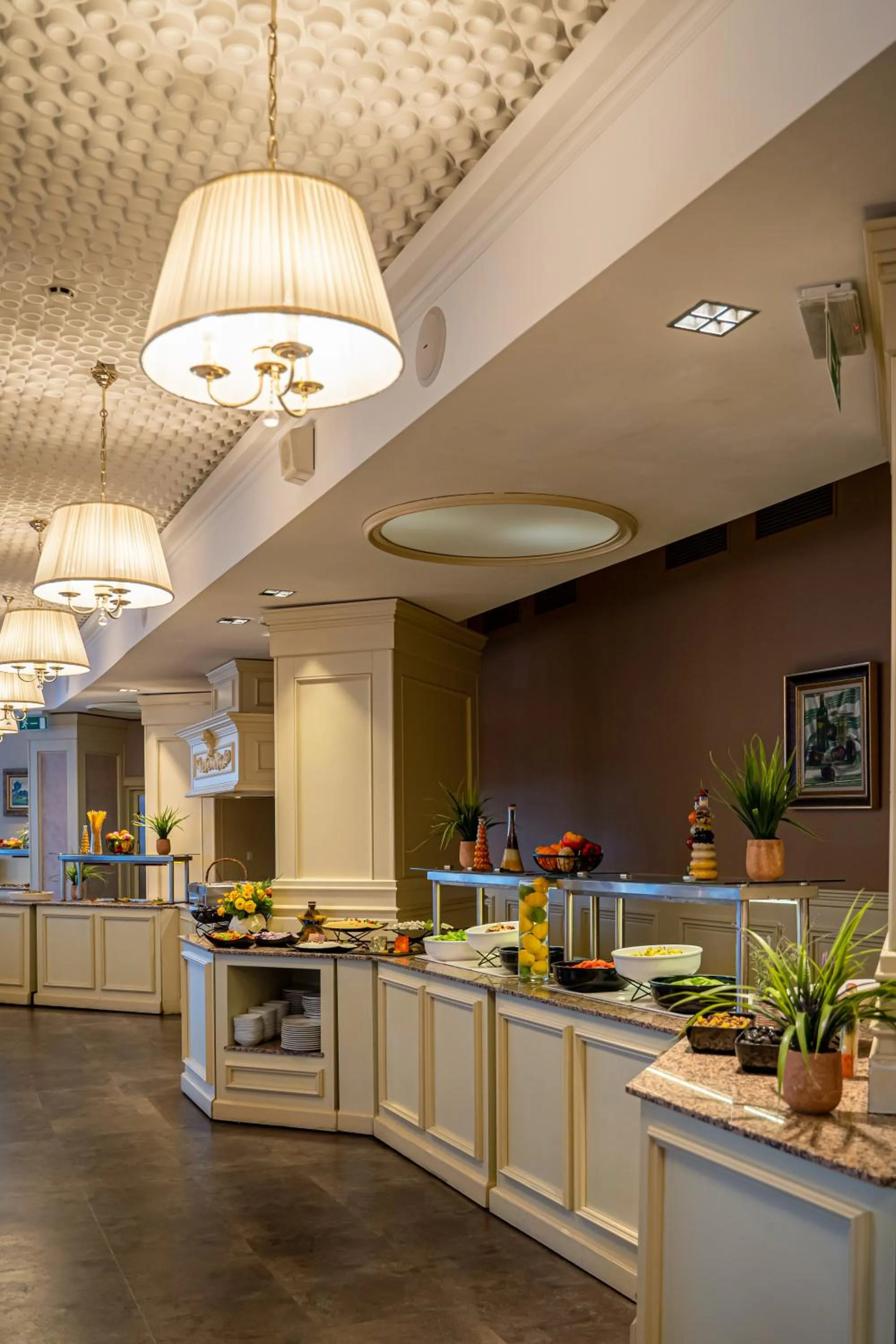 Restaurant/places to eat in Hissar Spa Hotel