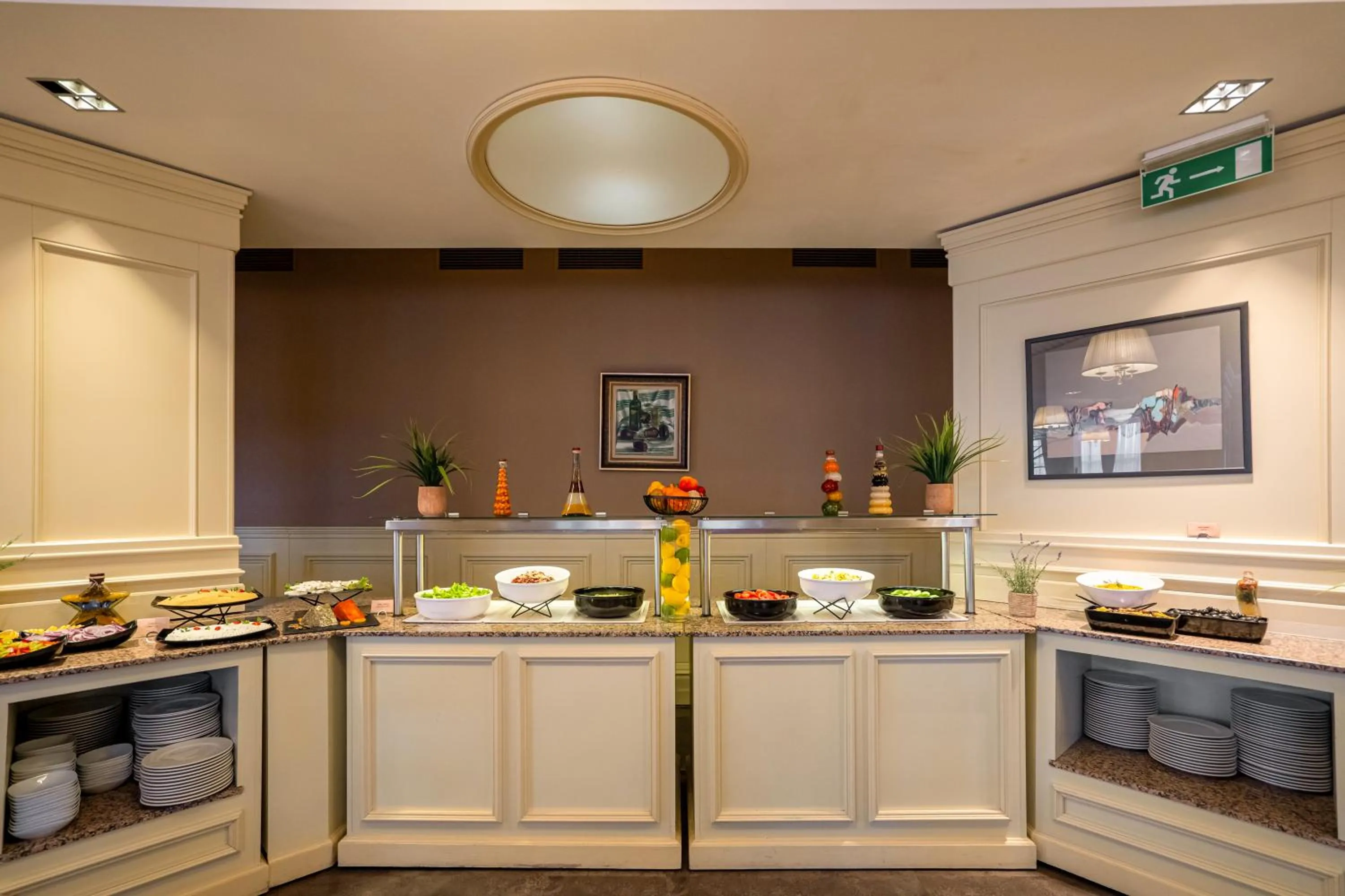 Restaurant/places to eat in Hissar Spa Hotel