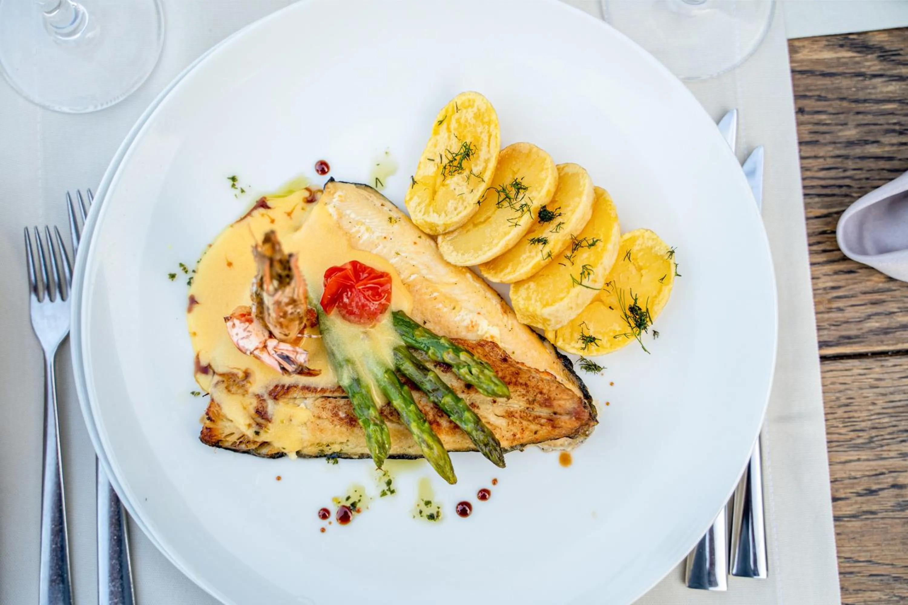 Restaurant/places to eat in Hissar Spa Hotel