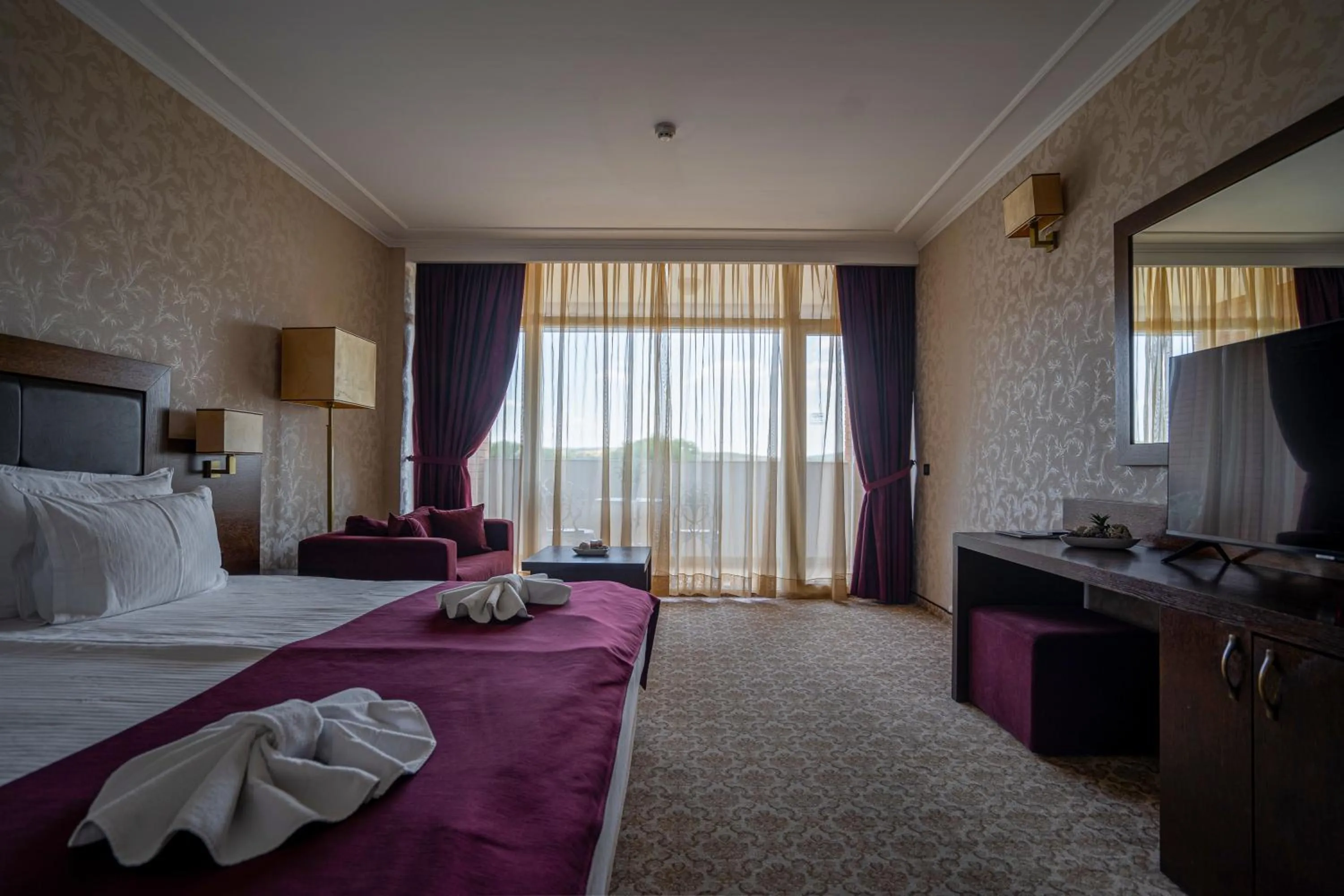 Photo of the whole room, Bed in Hissar Spa Hotel