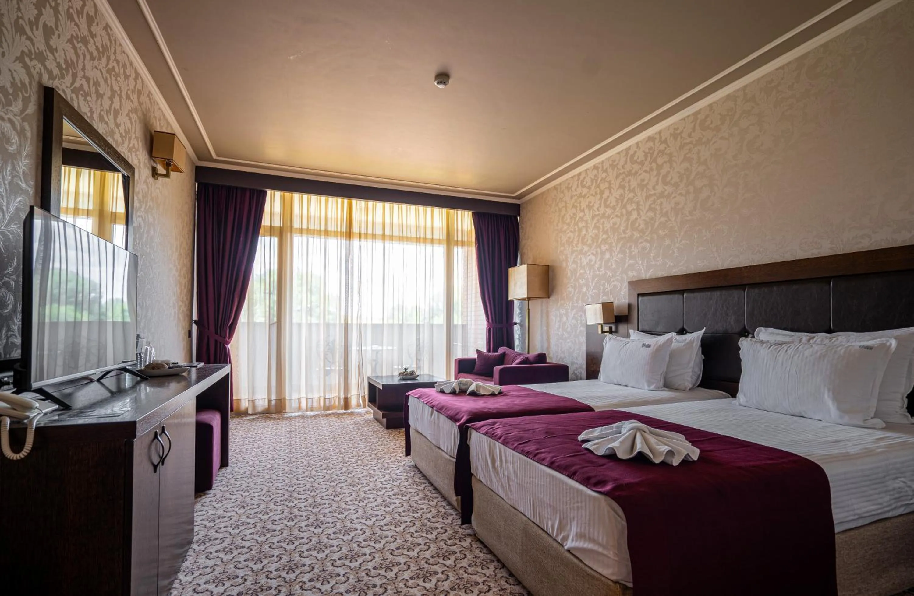 Photo of the whole room, Bed in Hissar Spa Hotel