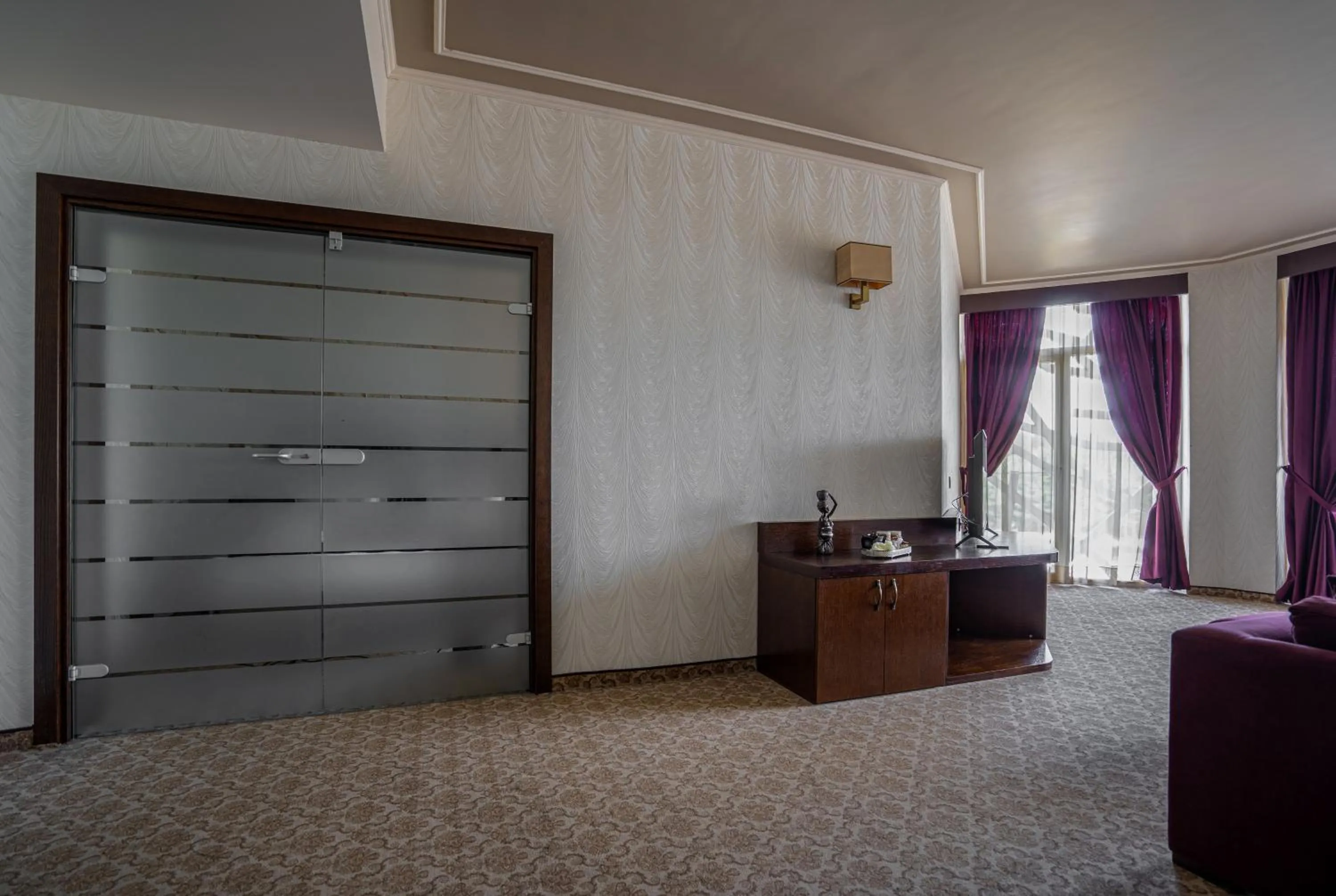 Bed in Hissar Spa Hotel