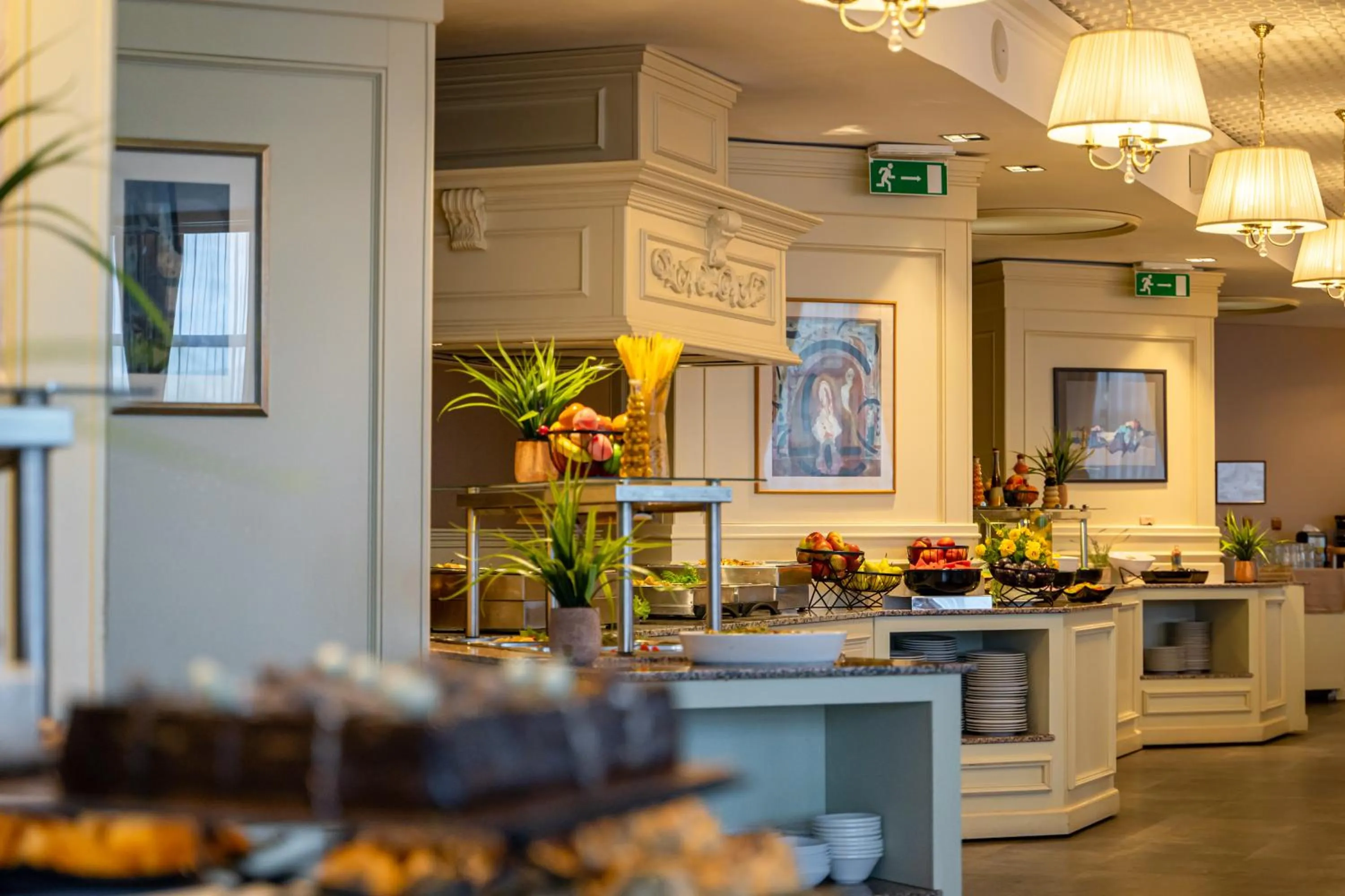 Restaurant/places to eat in Hissar Spa Hotel